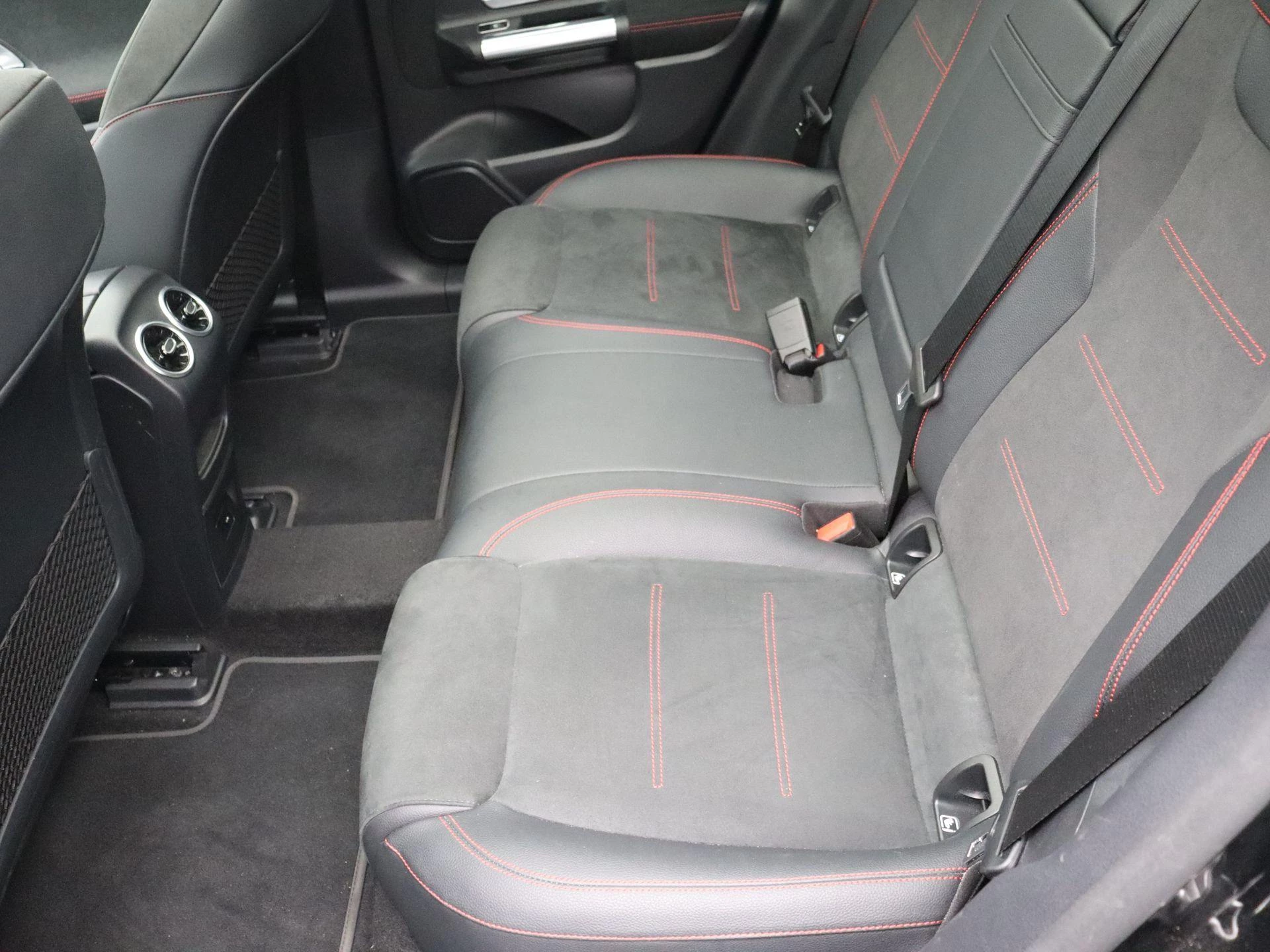 Mercedes-Benz EQA 250 AMG Line + PANORAMISCH DAK + NIGHTPAKKET +