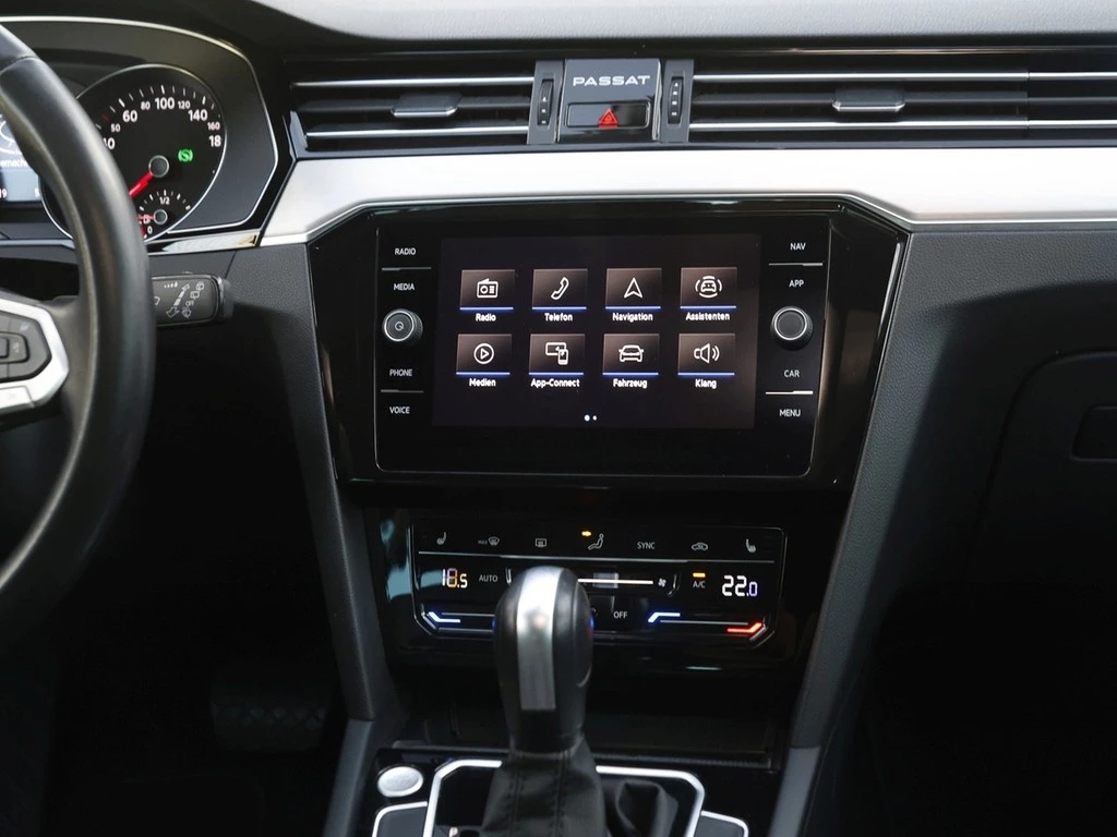 Volkswagen Passat Variant 2.0 TDI DSG Elegance AHK/Navi/RFK