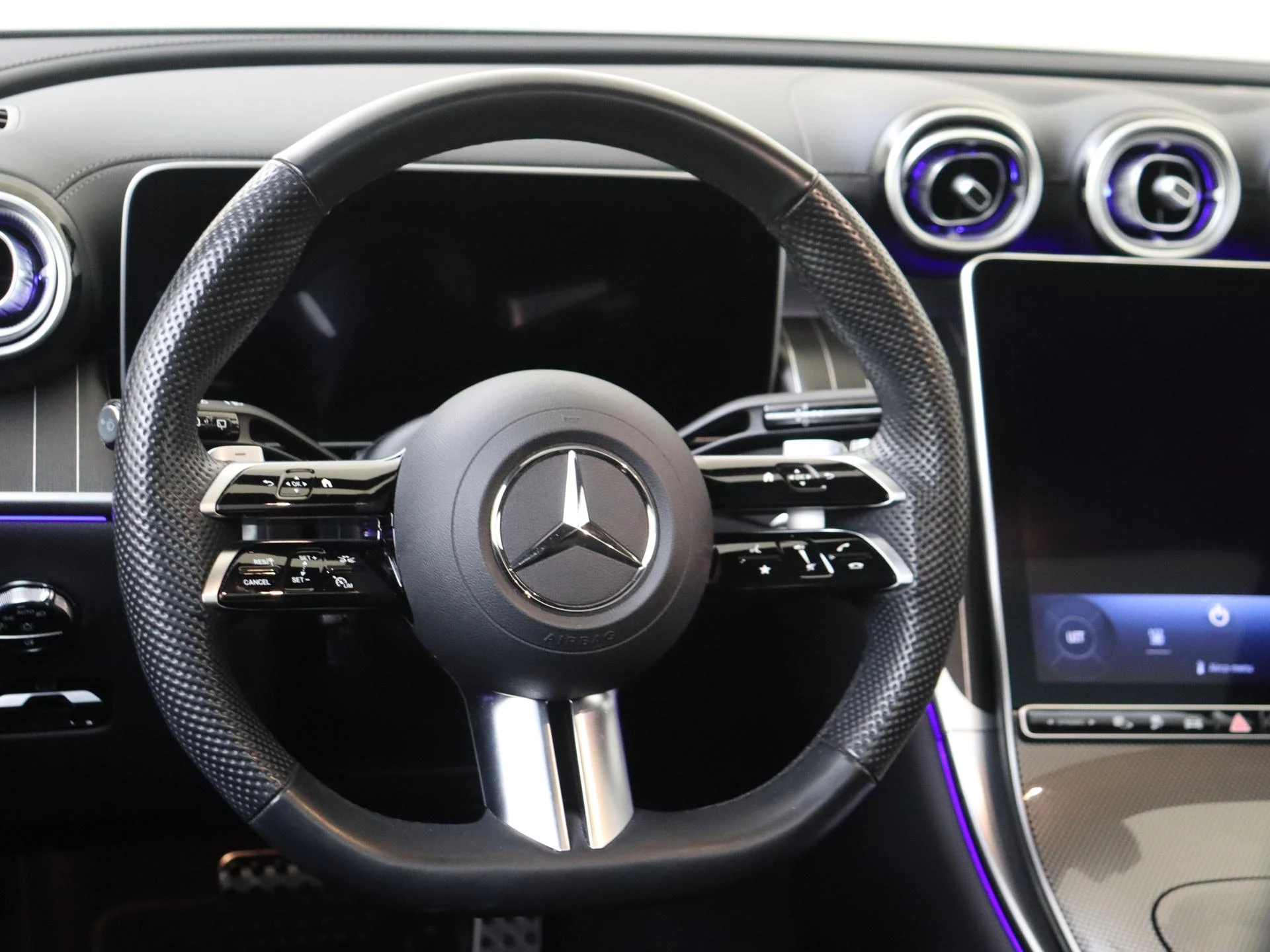 Mercedes-Benz-GLC-image-12