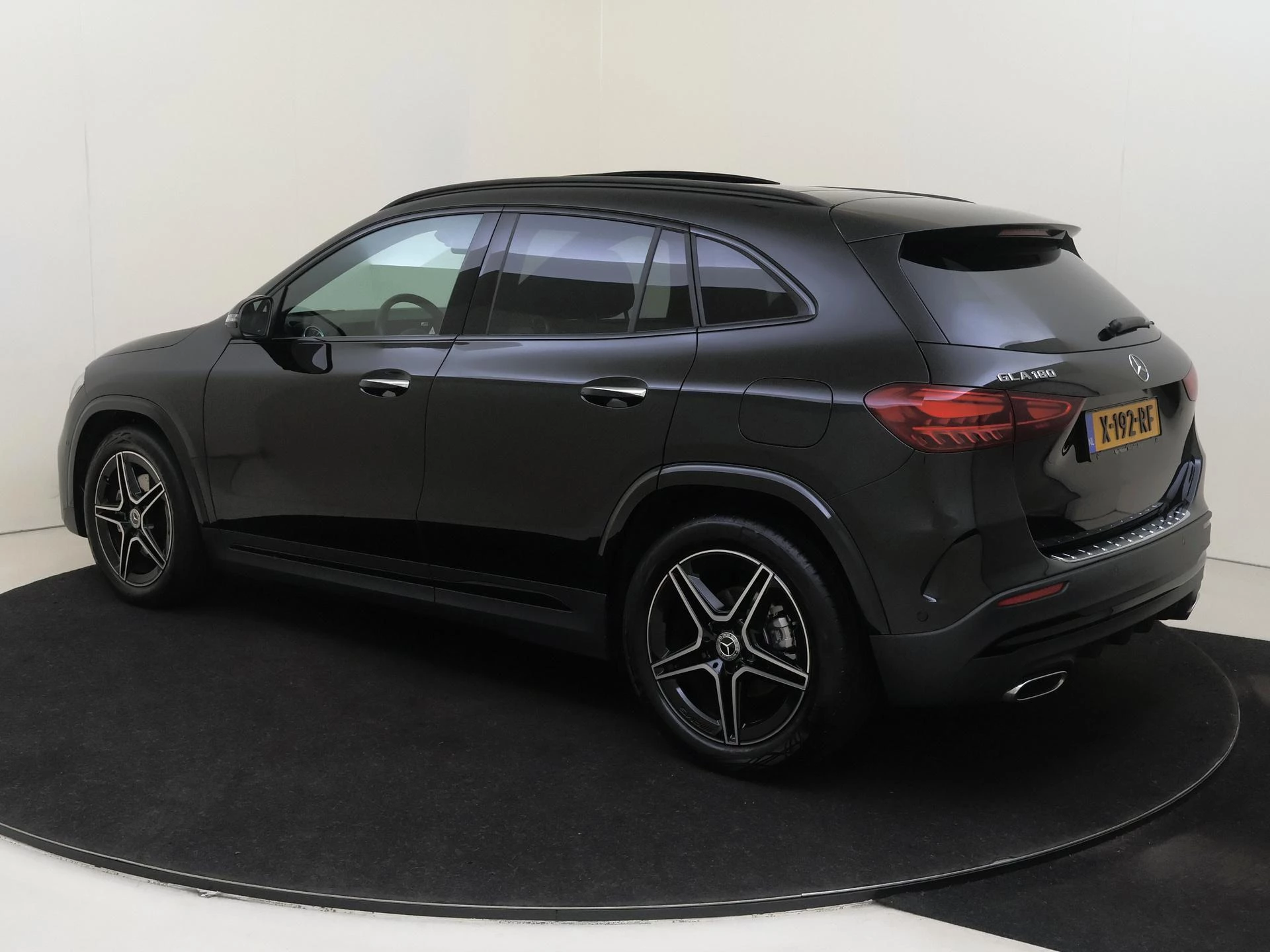 Mercedes-Benz GLA 180 AMG Line