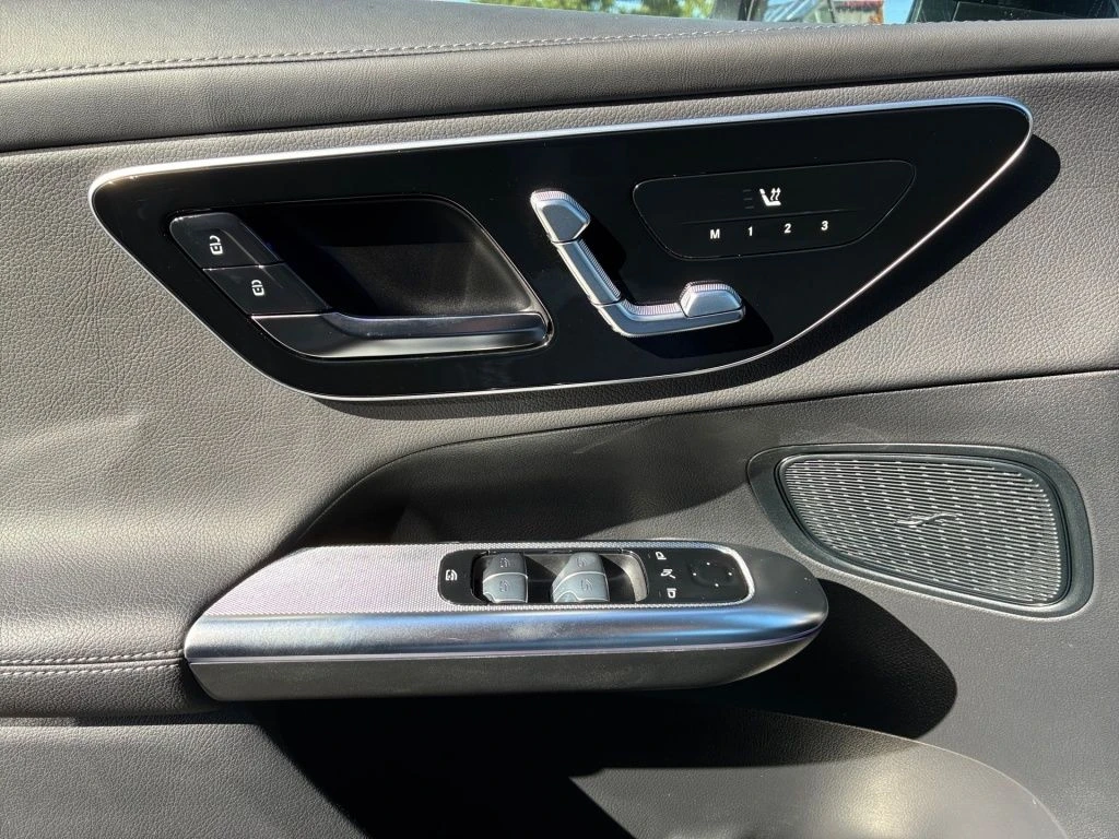 Mercedes-Benz-GLC 300 d-image-8