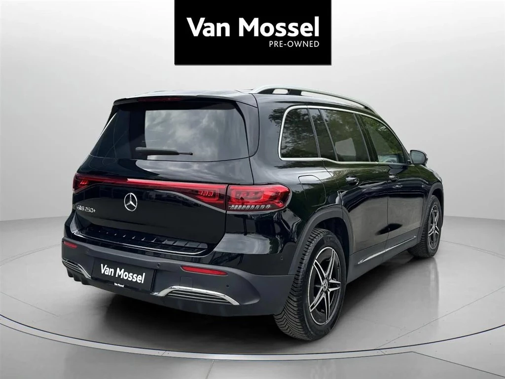 Mercedes-Benz-EQB-image-4