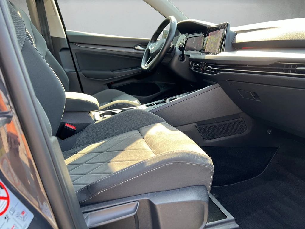 Volkswagen-Golf-image-12