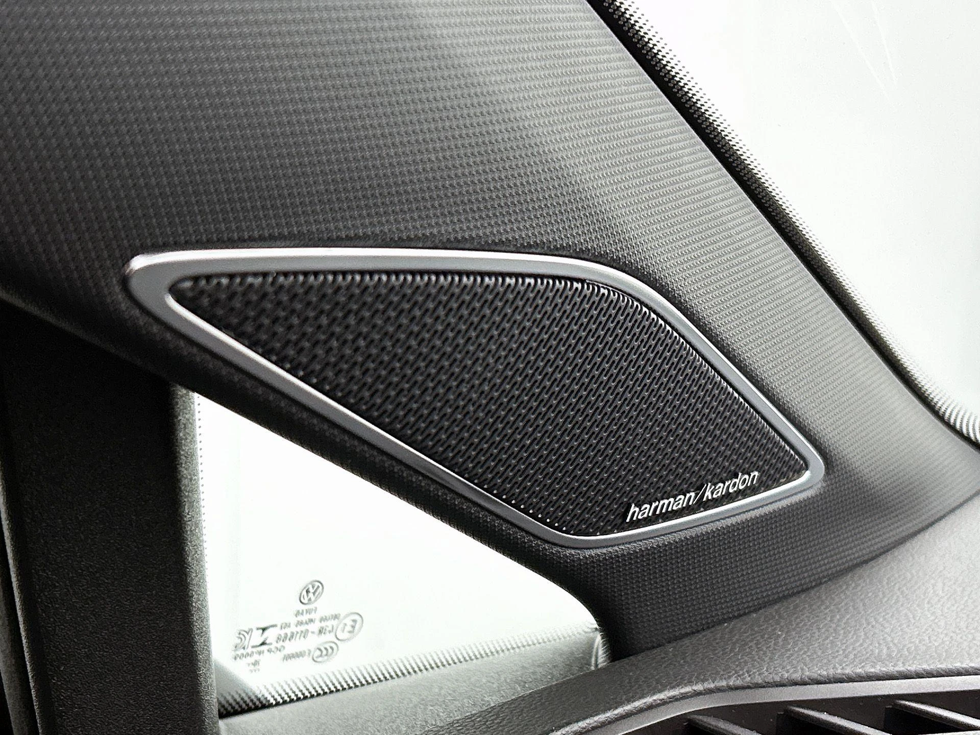 Volkswagen-Golf-image-21