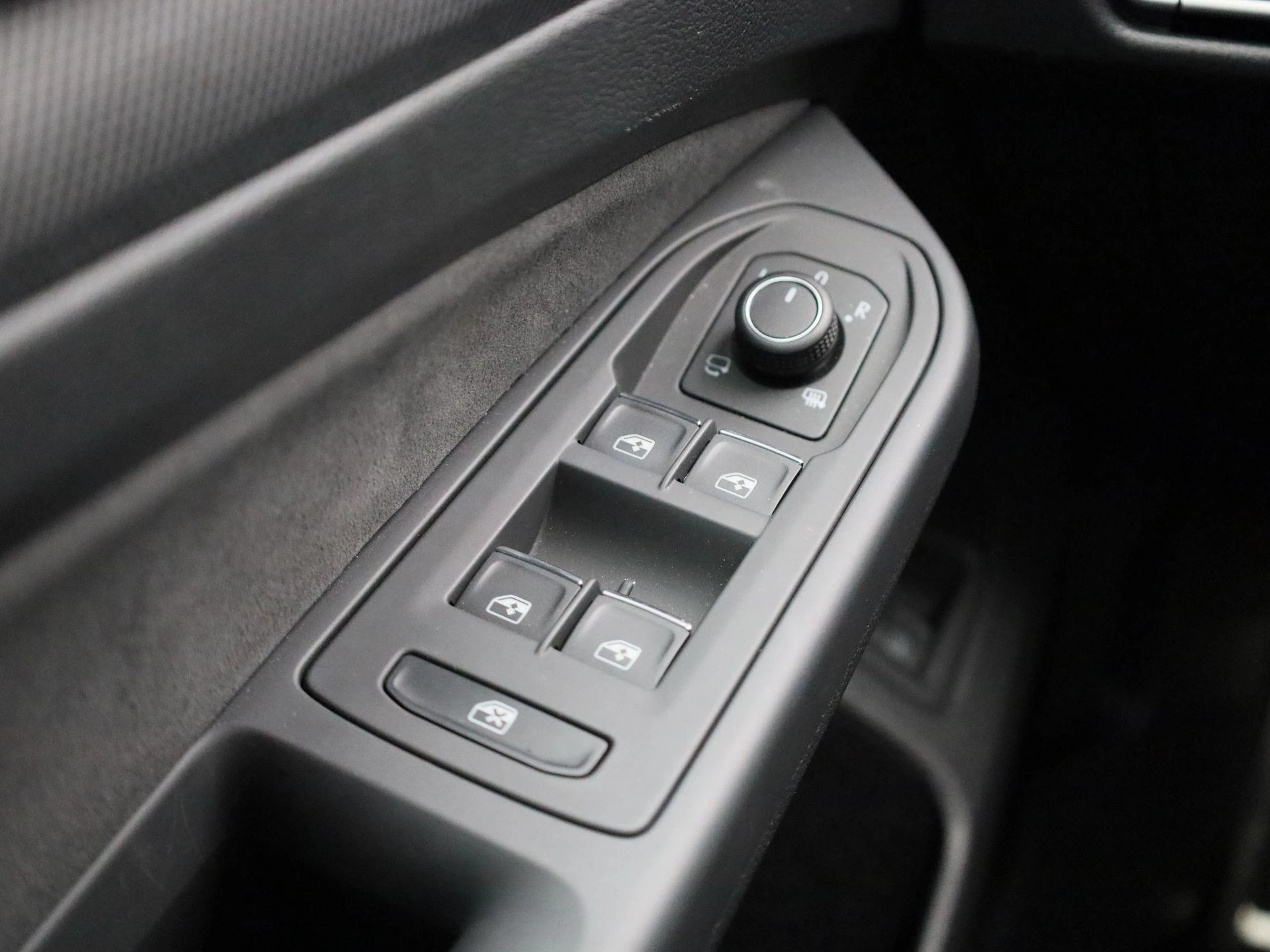 Volkswagen-Golf-image-33