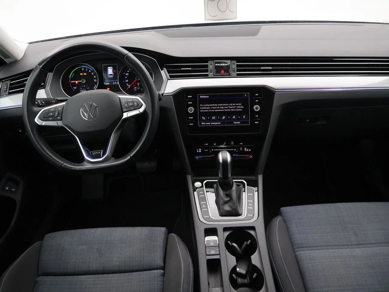 Volkswagen-Passat-image-10