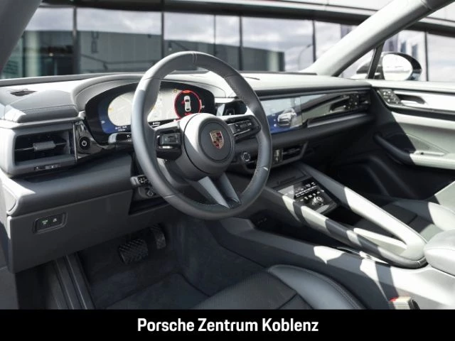 Porsche Macan 4 -
