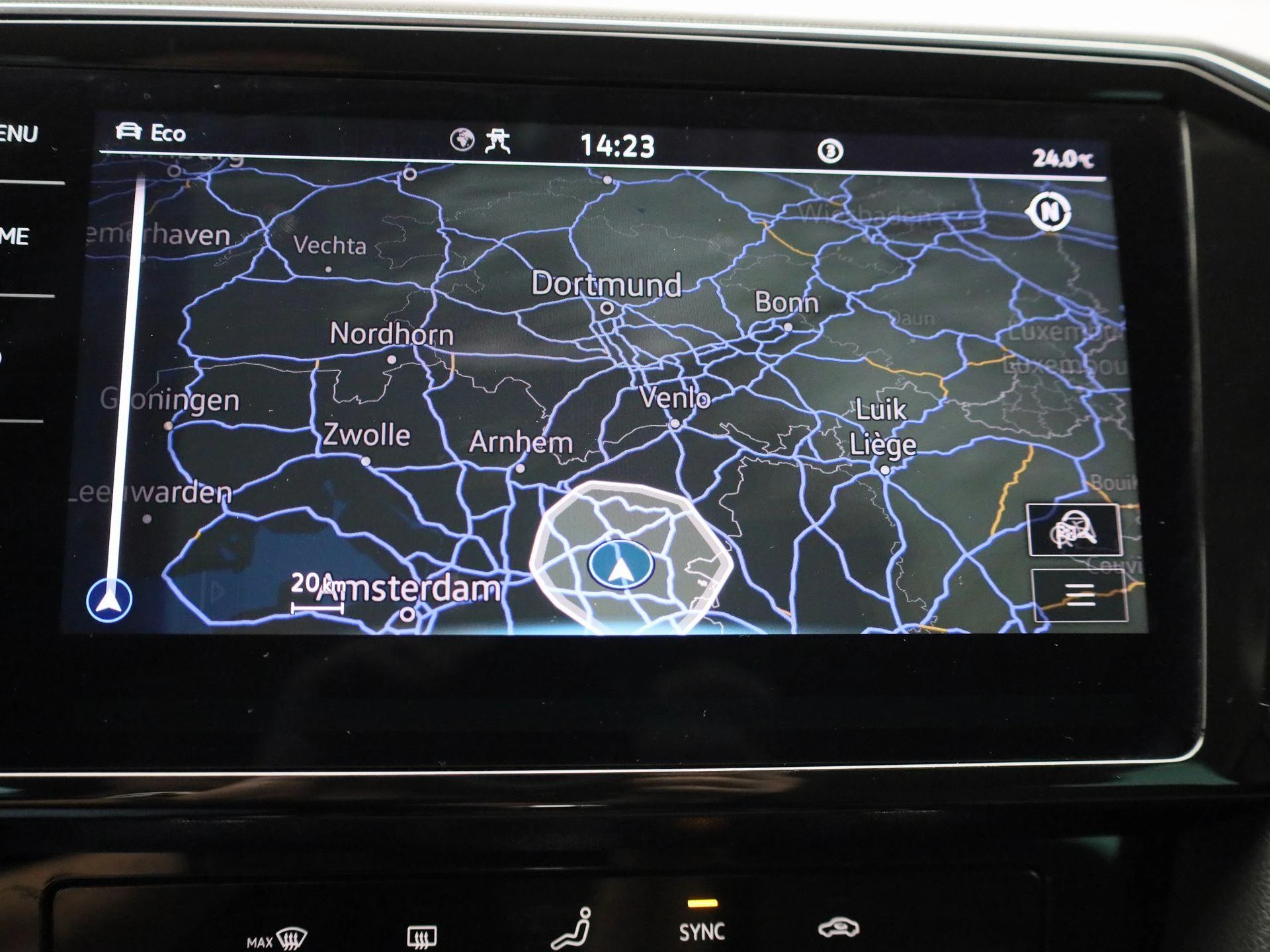 Volkswagen-Passat-image-23