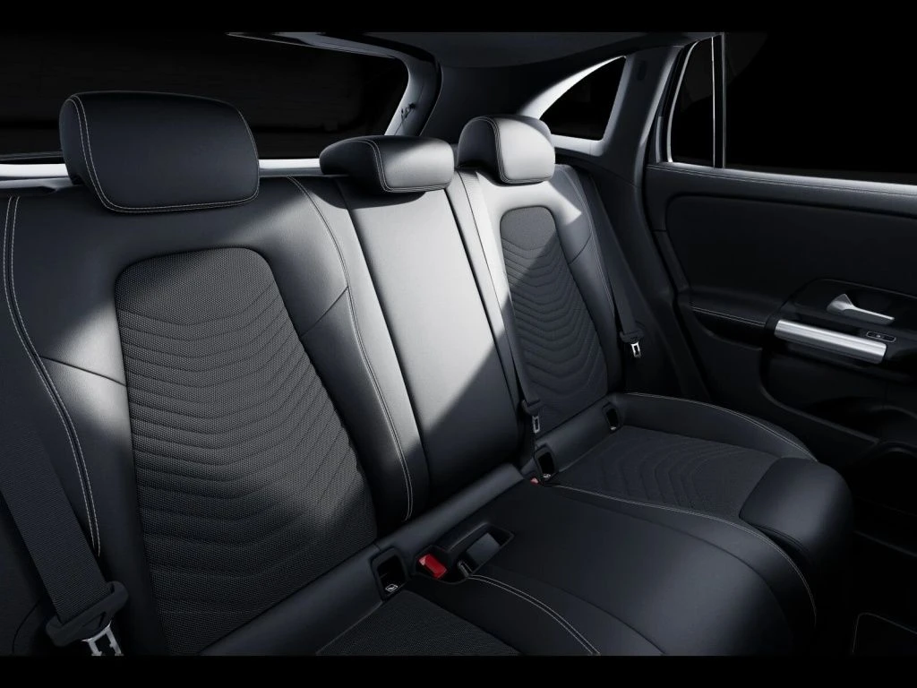 Mercedes-Benz-GLA 200 d-image-11