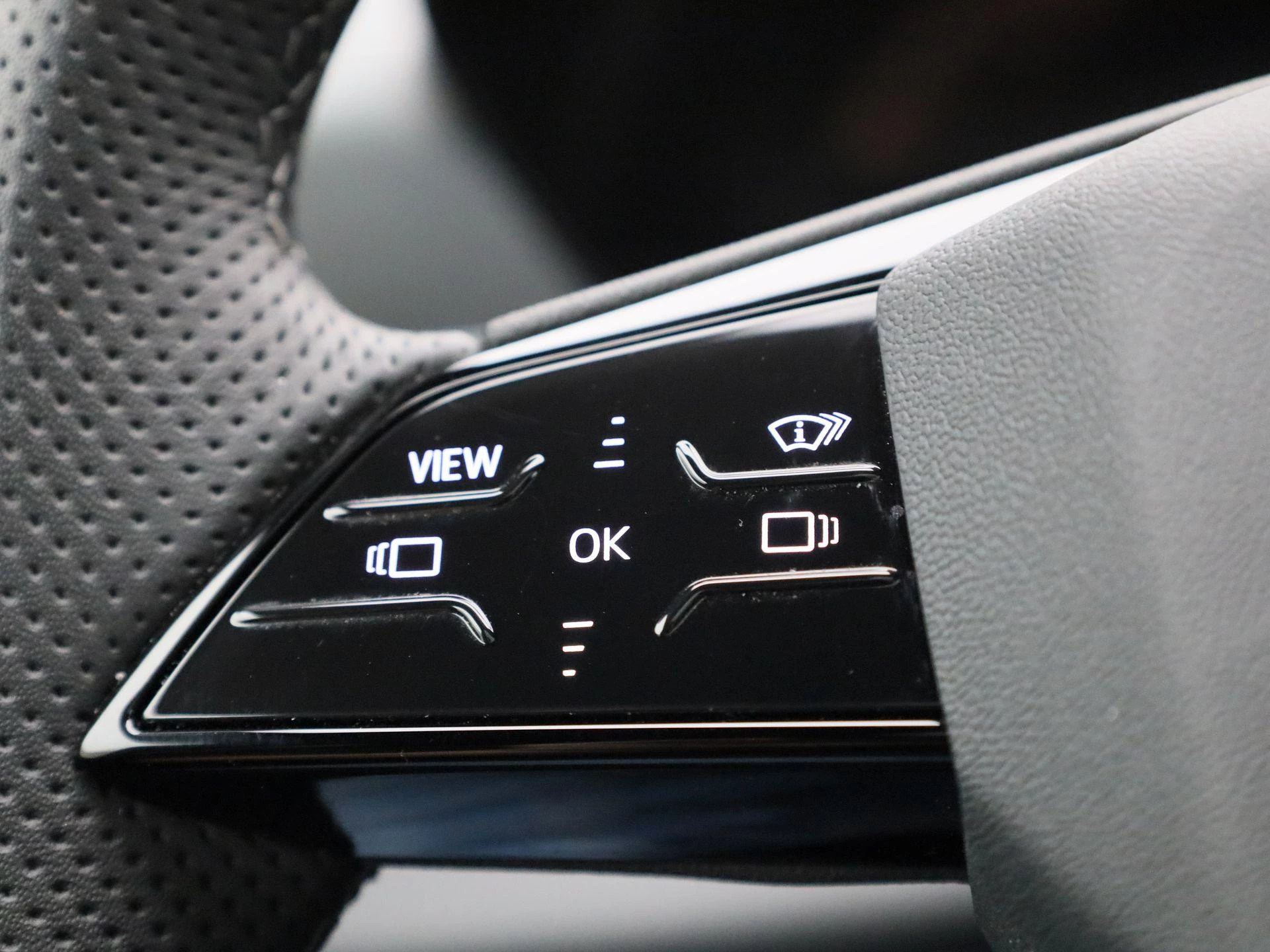 Audi-Q6 e-tron-image-17