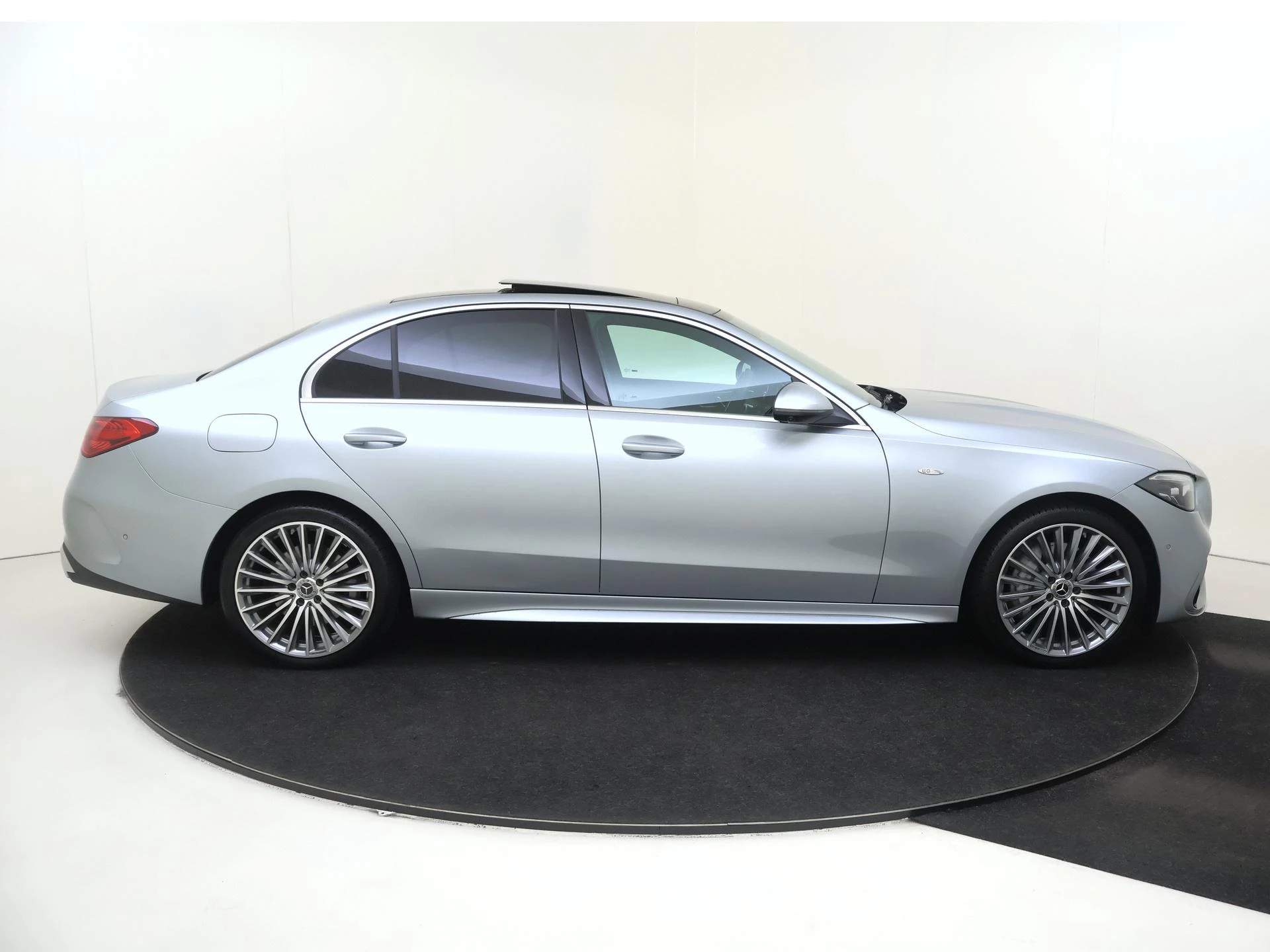 Mercedes-Benz-C-Klasse-image-8