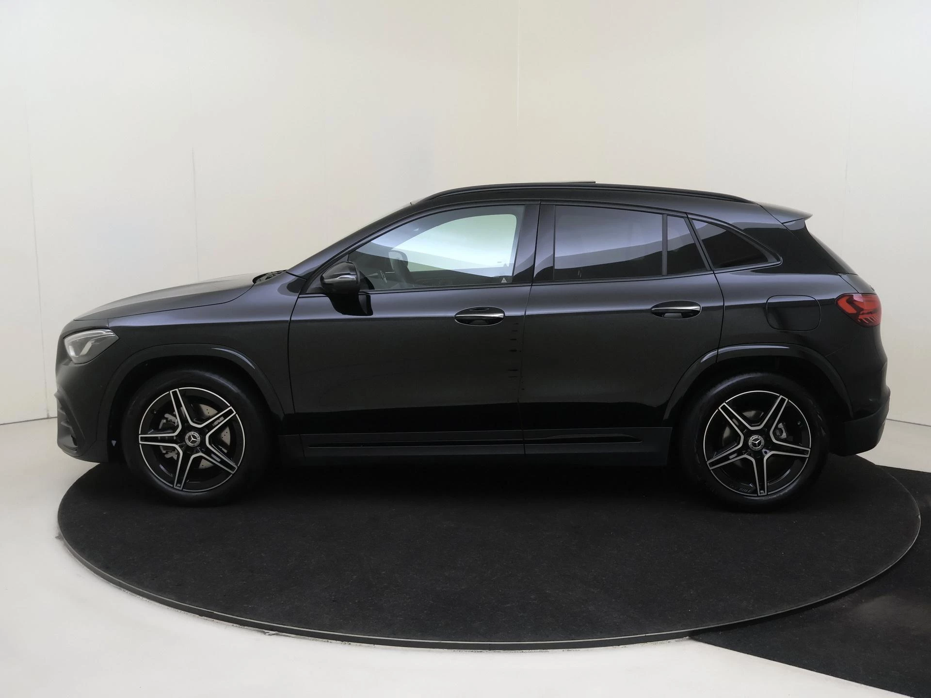 Mercedes-Benz GLA 180 AMG Line