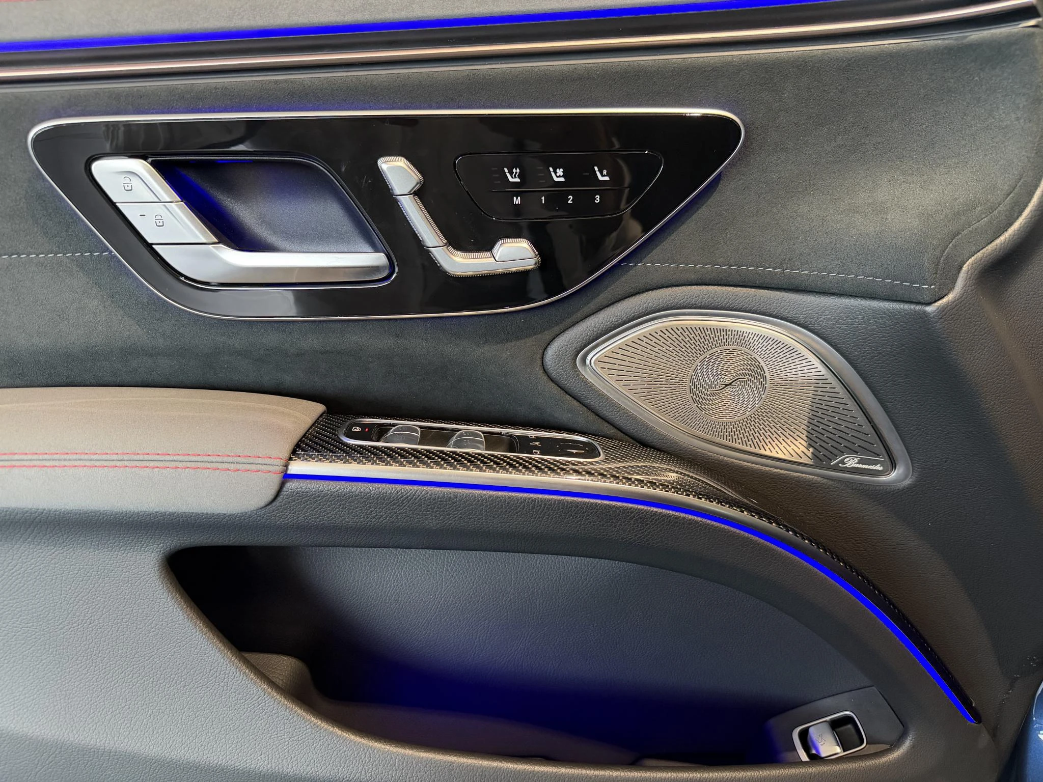 Mercedes-Benz-EQS-image-18