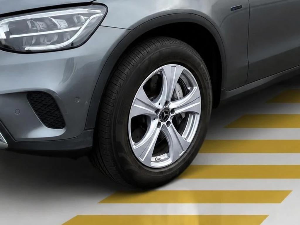 Mercedes-Benz-GLC 300 de-image-5