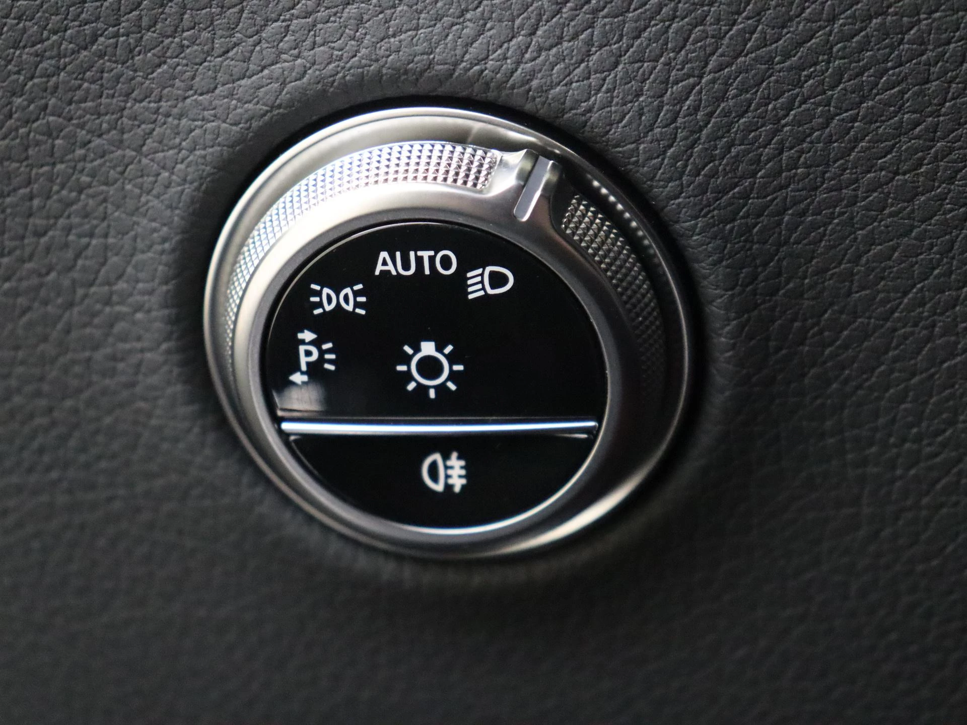 Mercedes-Benz-GLC-image-23