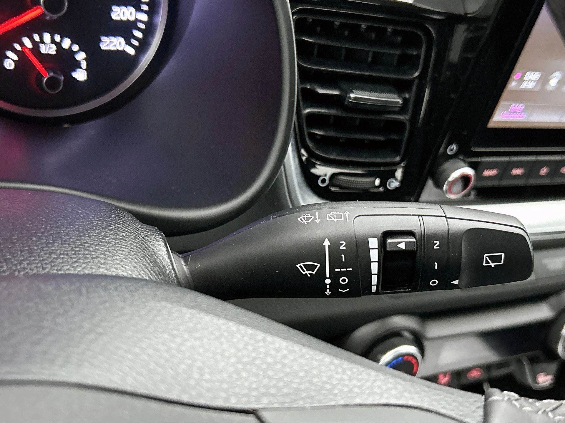 Kia-Stonic-image-7