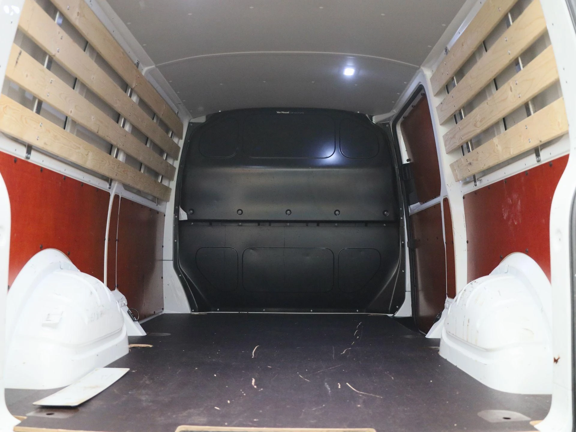 Volkswagen-Transporter-image-17