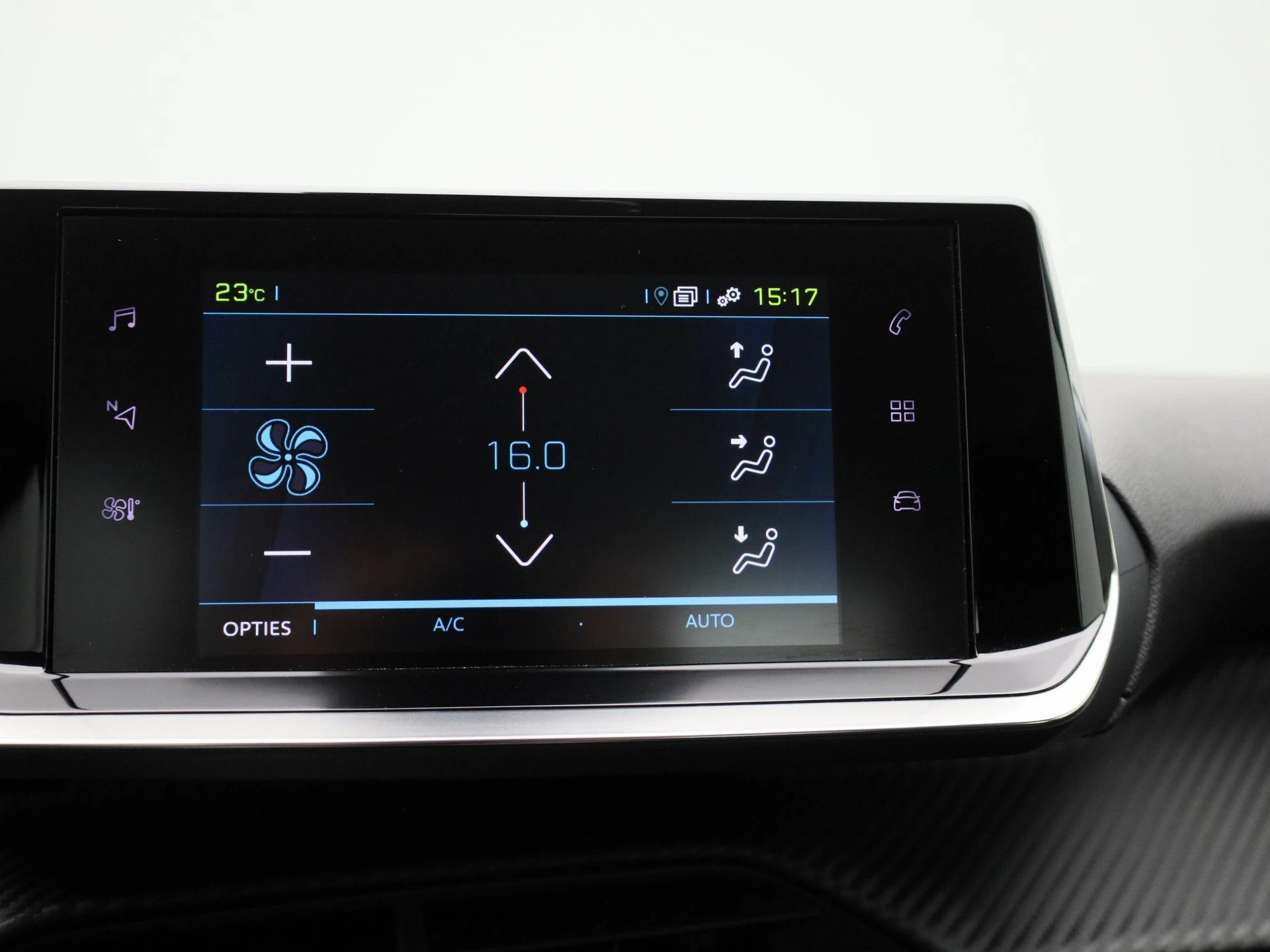 Peugeot-e-208-image-28