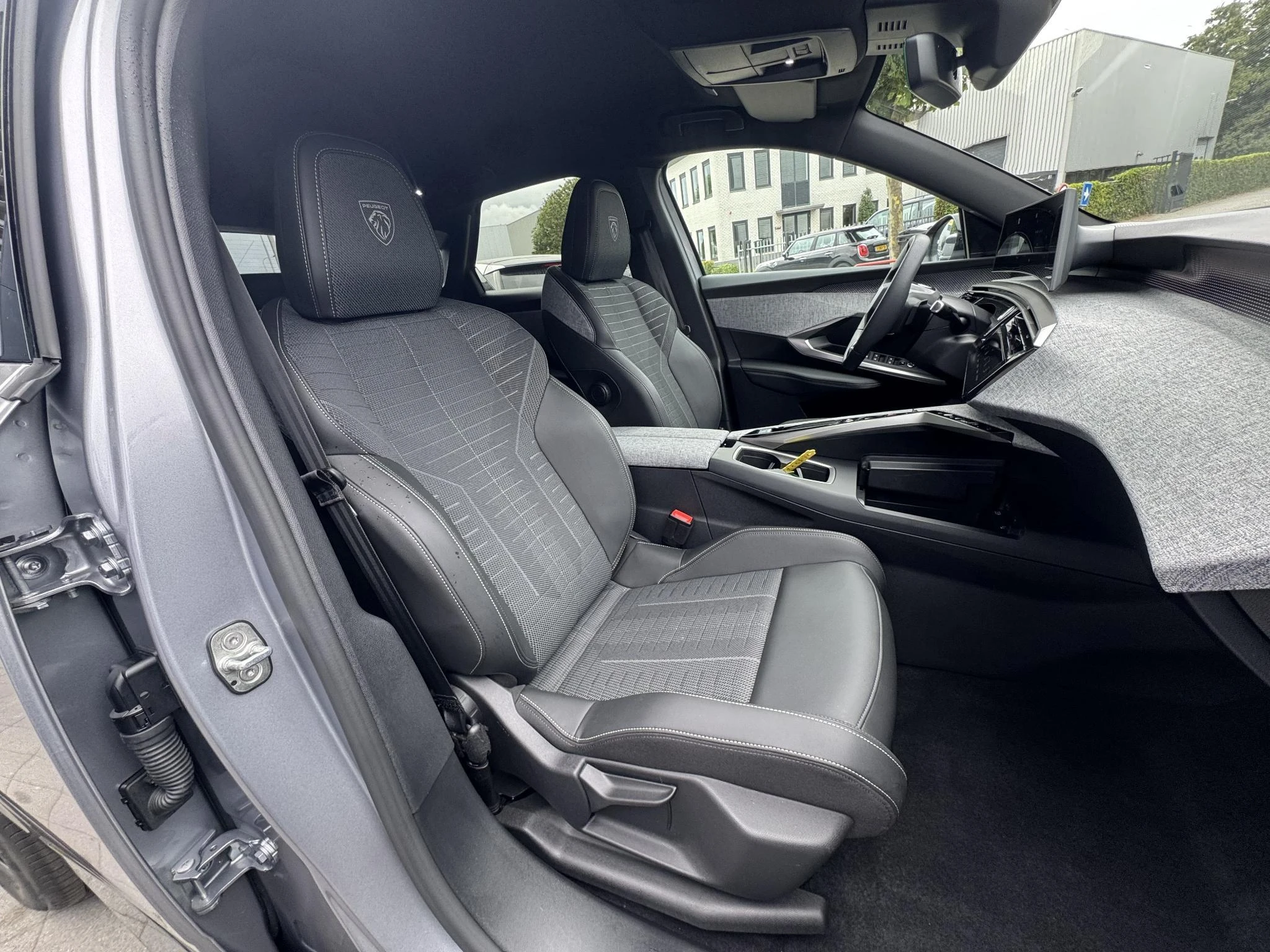 Peugeot-e-3008-image-9