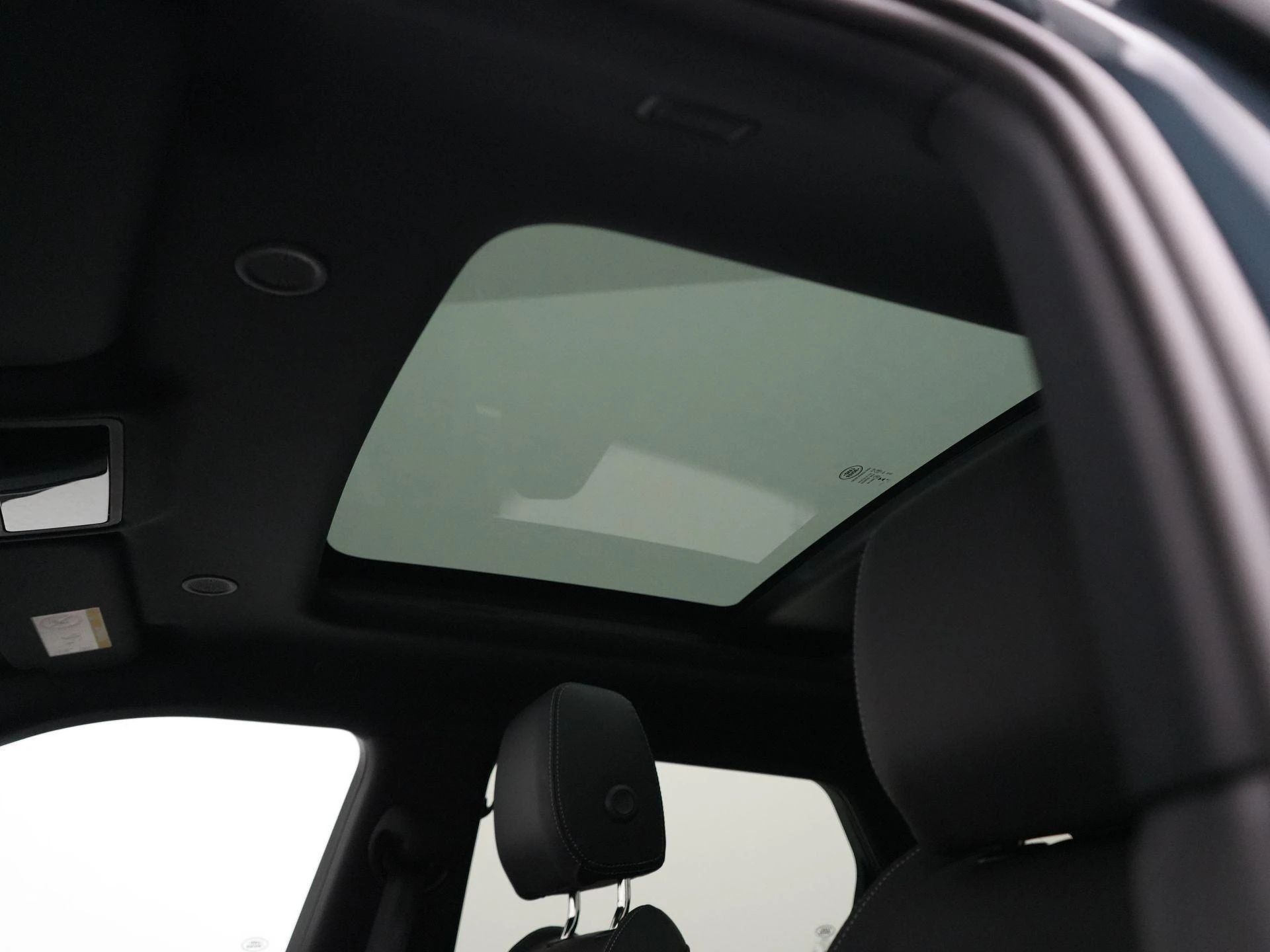 Land Rover-Range Rover Evoque-image-25