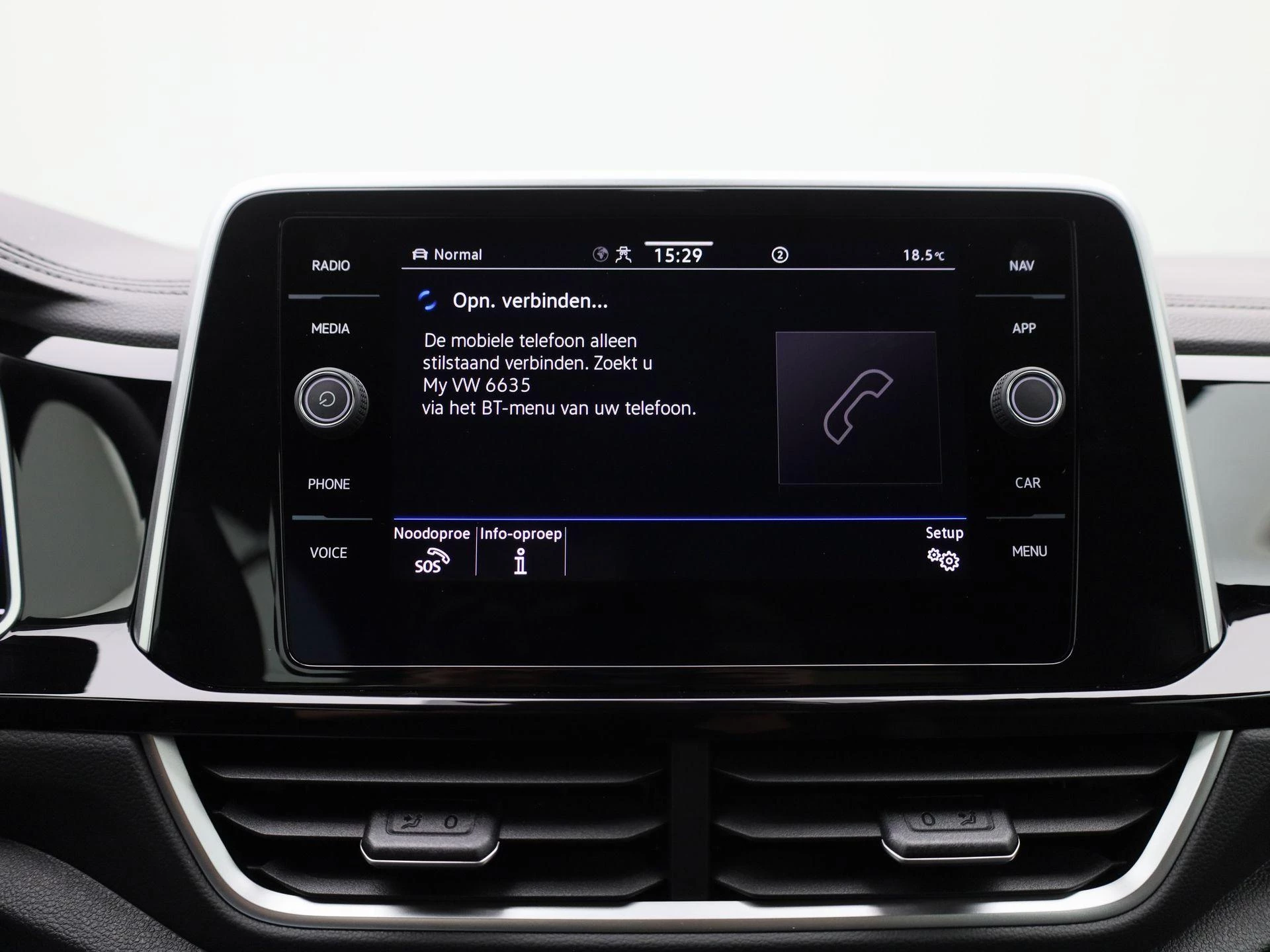 Volkswagen-T-Roc-image-28
