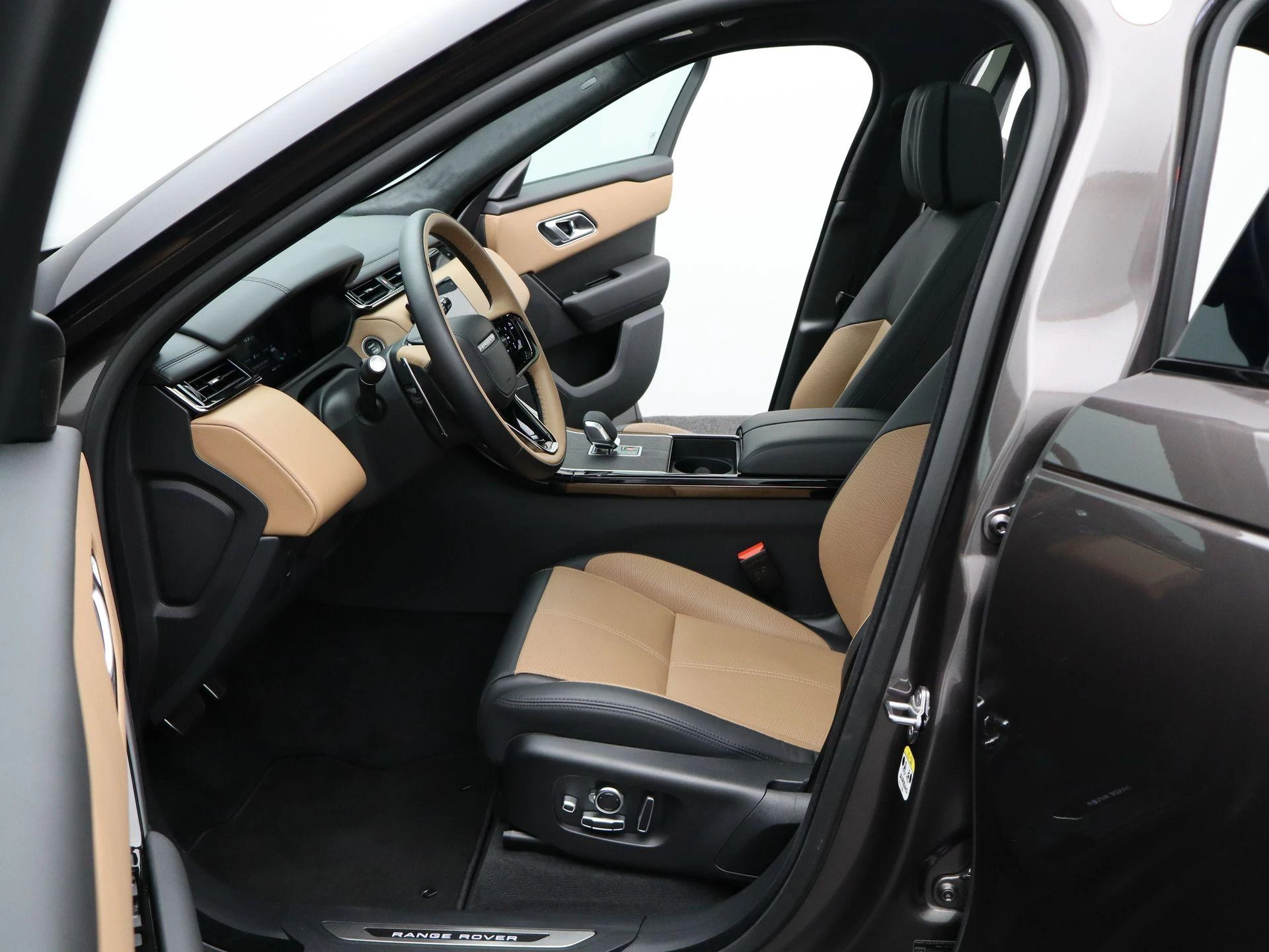 Land Rover-Range Rover Velar-image-12