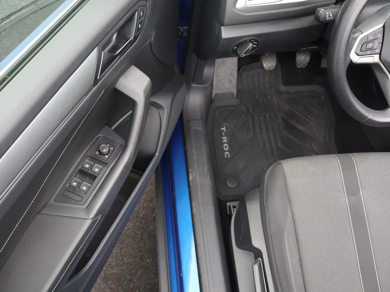 Volkswagen-T-Roc-image-23