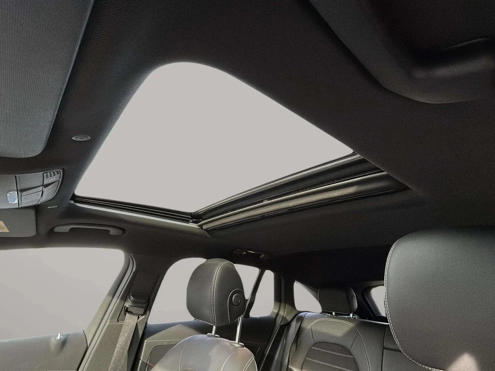 Mercedes-Benz-EQC-image-13