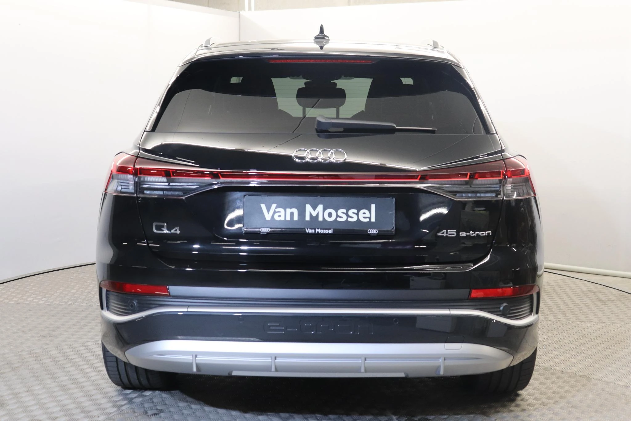 Audi-Q4 e-tron-image-2