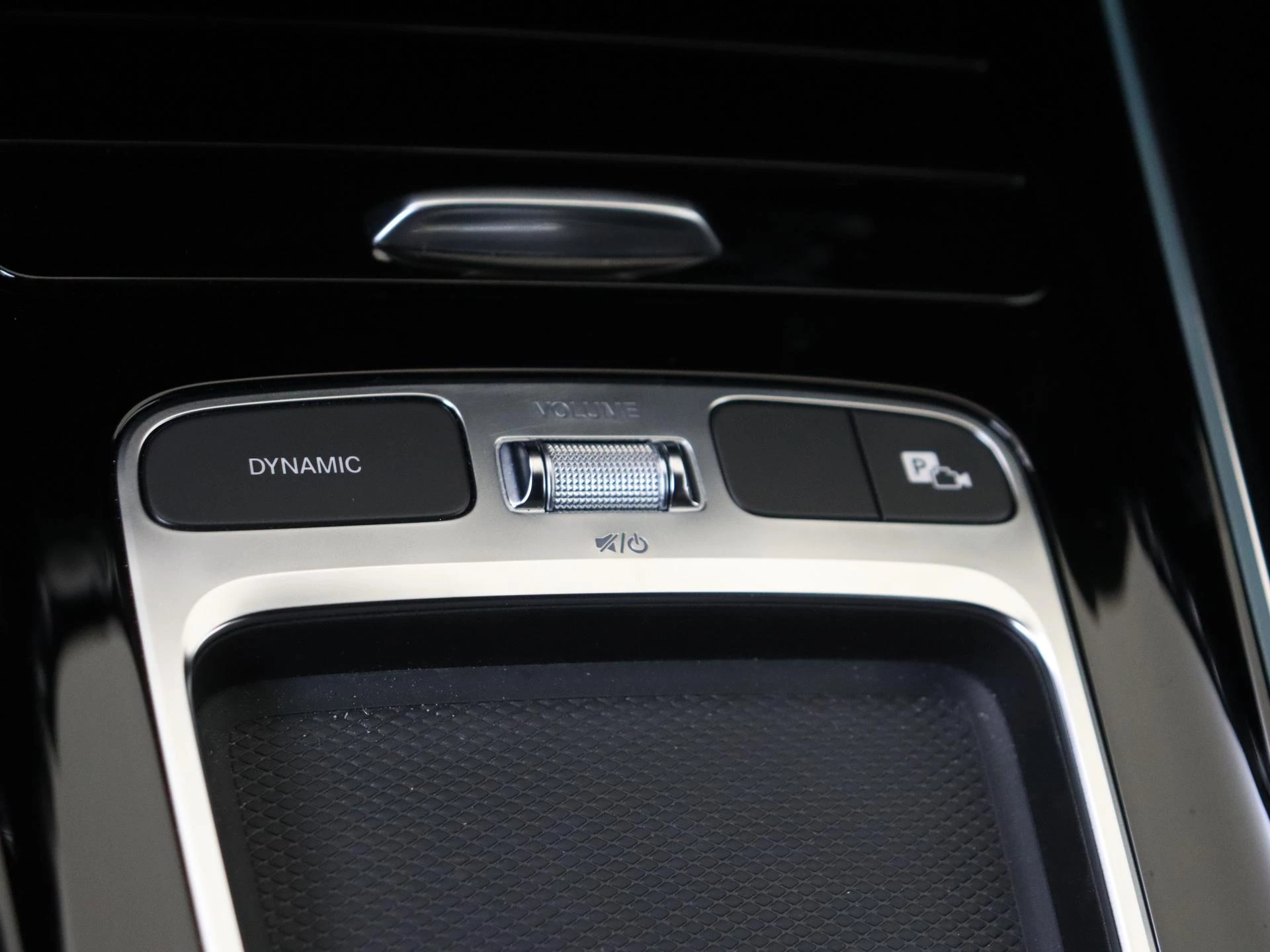 Mercedes-Benz-GLA-image-20