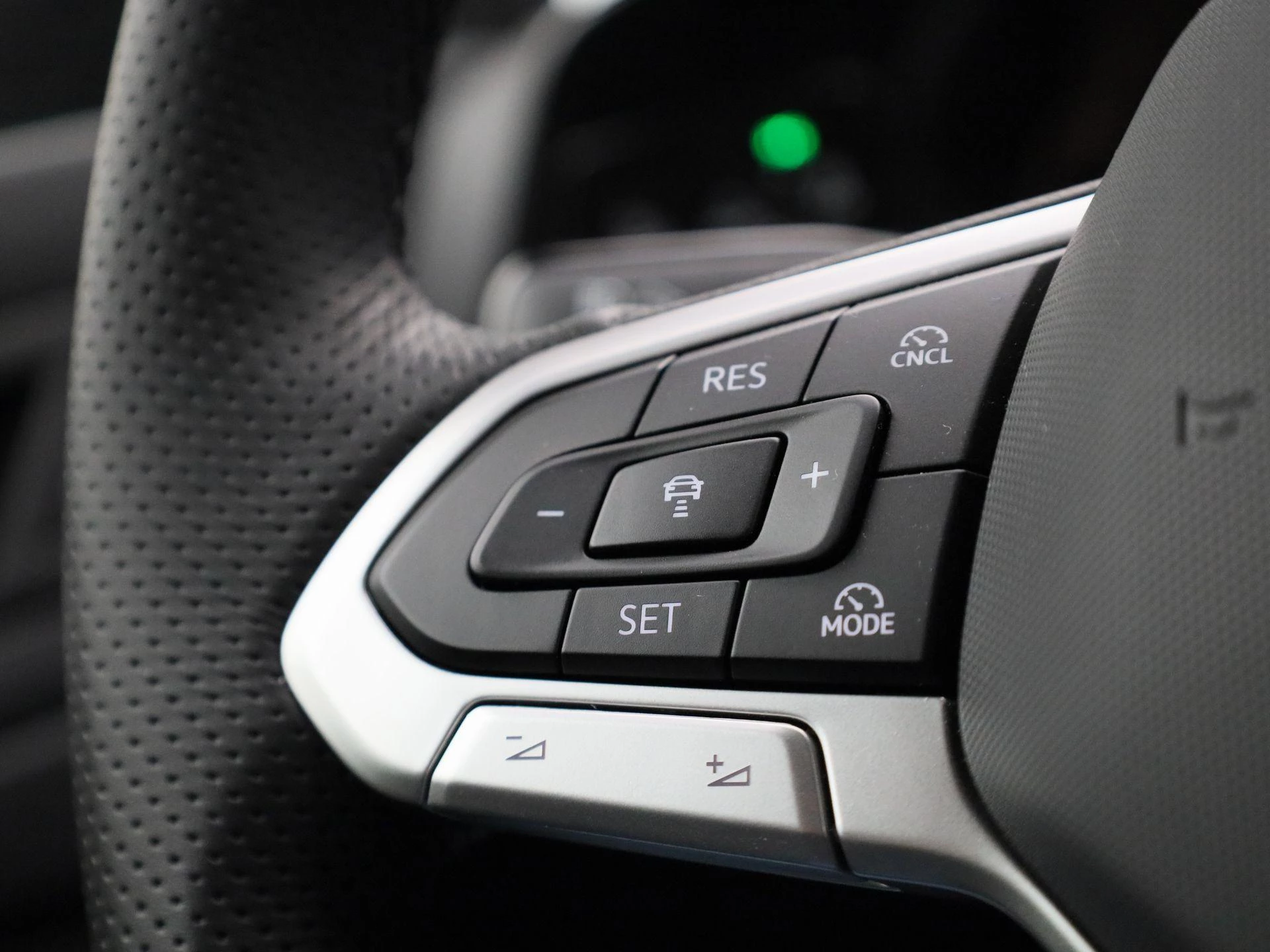 Volkswagen-Golf-image-16