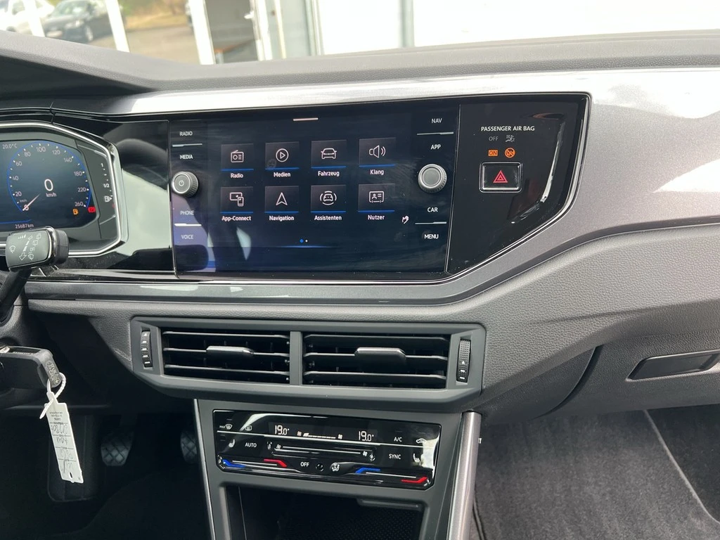 Volkswagen-Polo-image-10