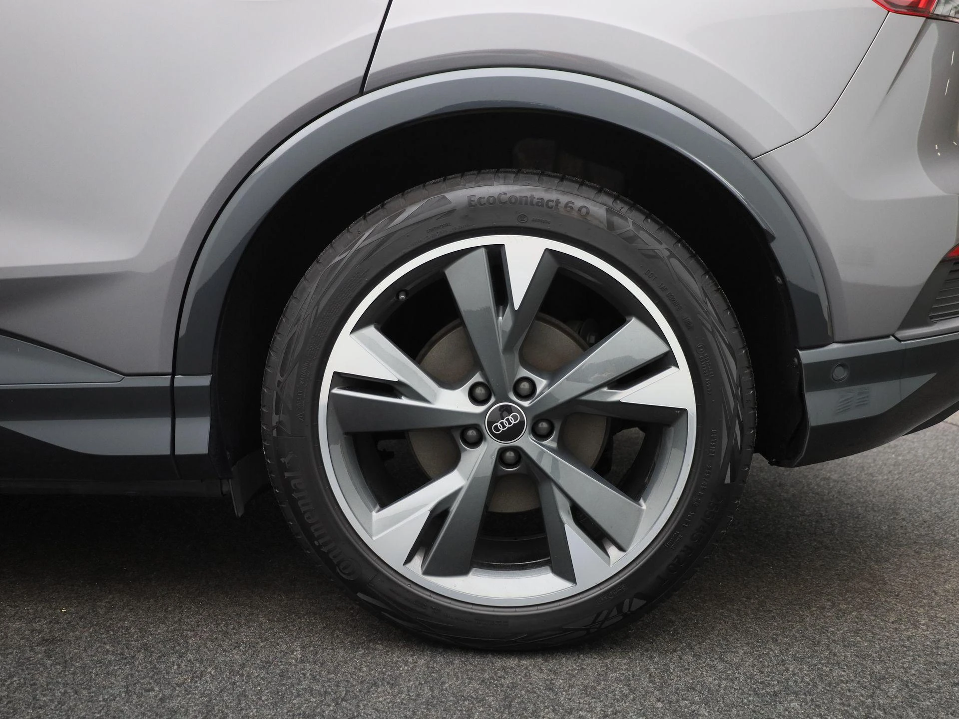 Audi-Q4 e-tron-image-6