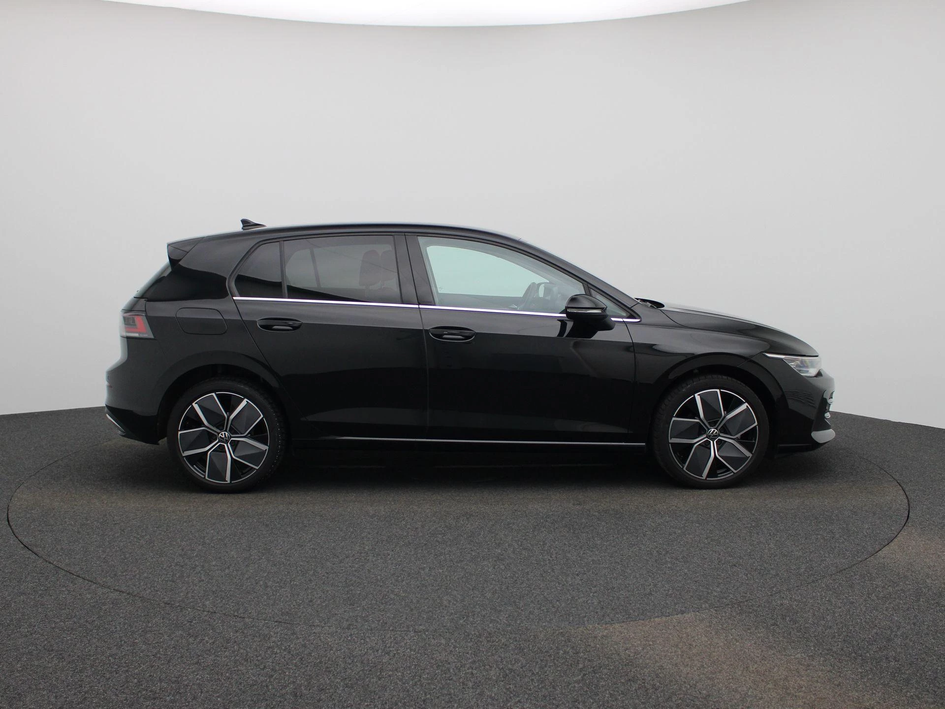 Volkswagen-Golf-image-5