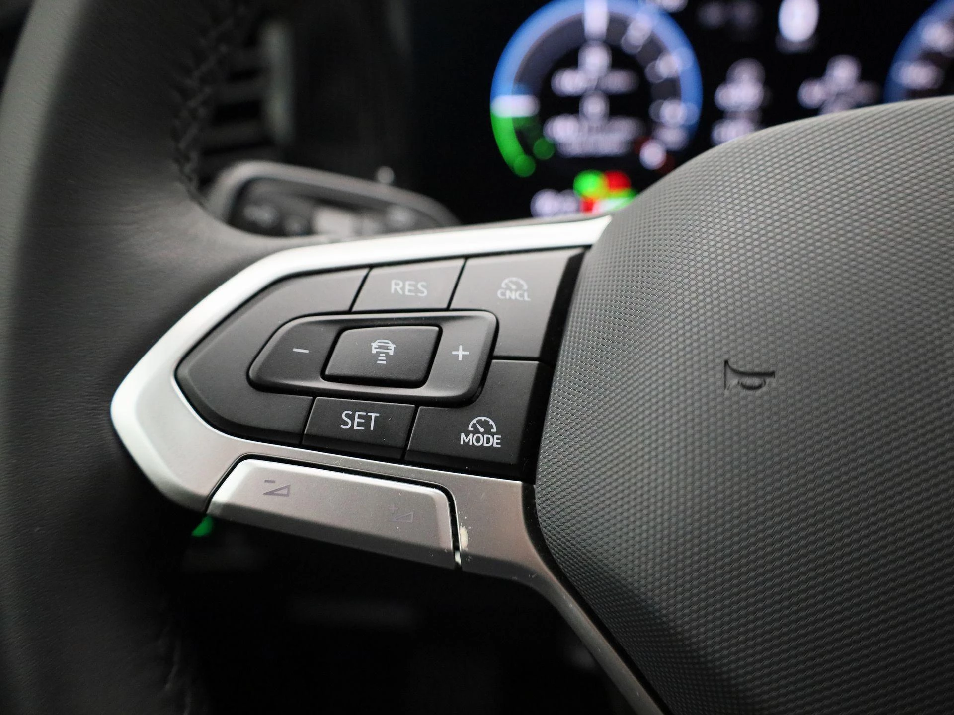 Volkswagen-Tiguan-image-19