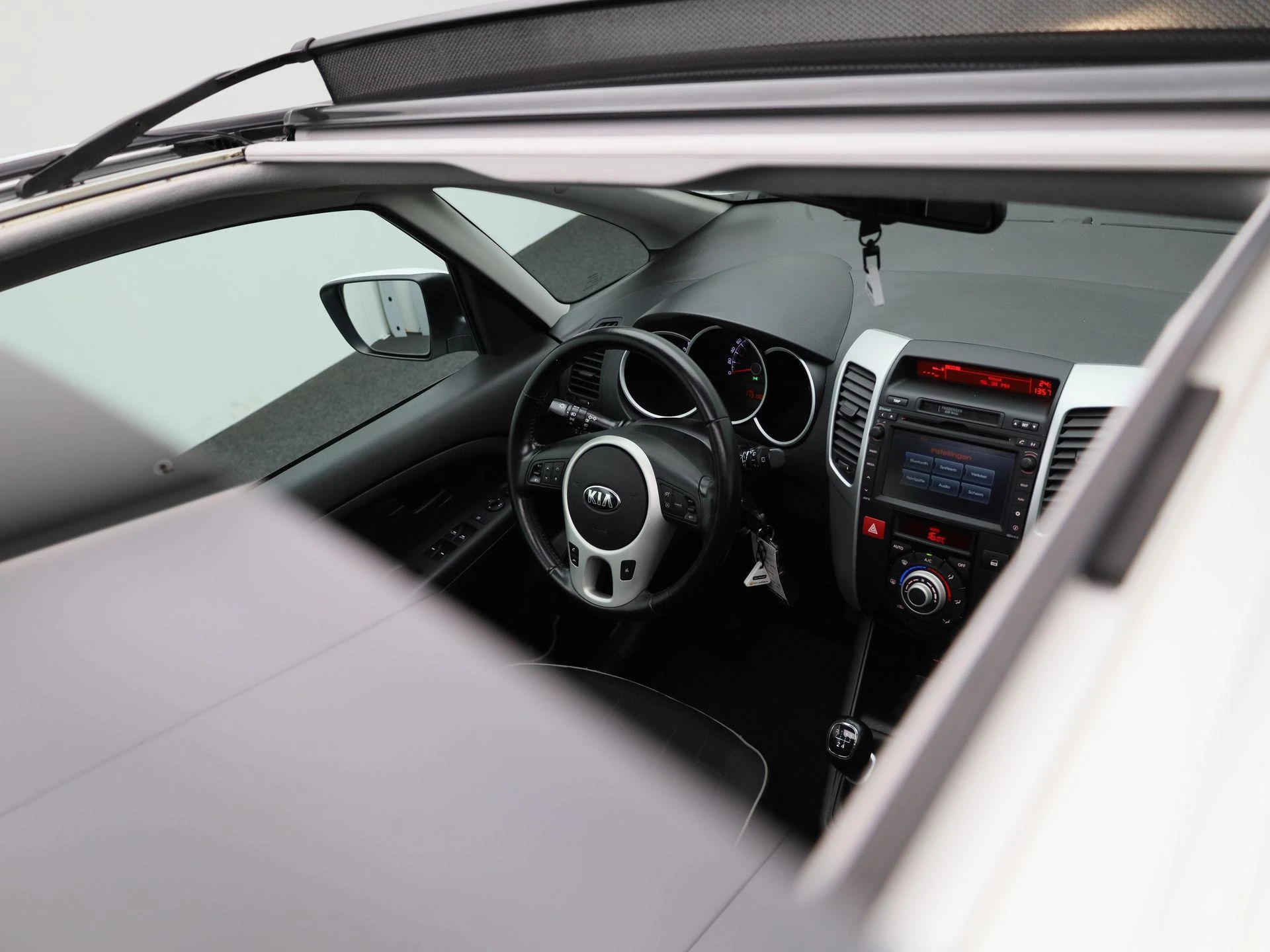 Kia-Venga-image-35
