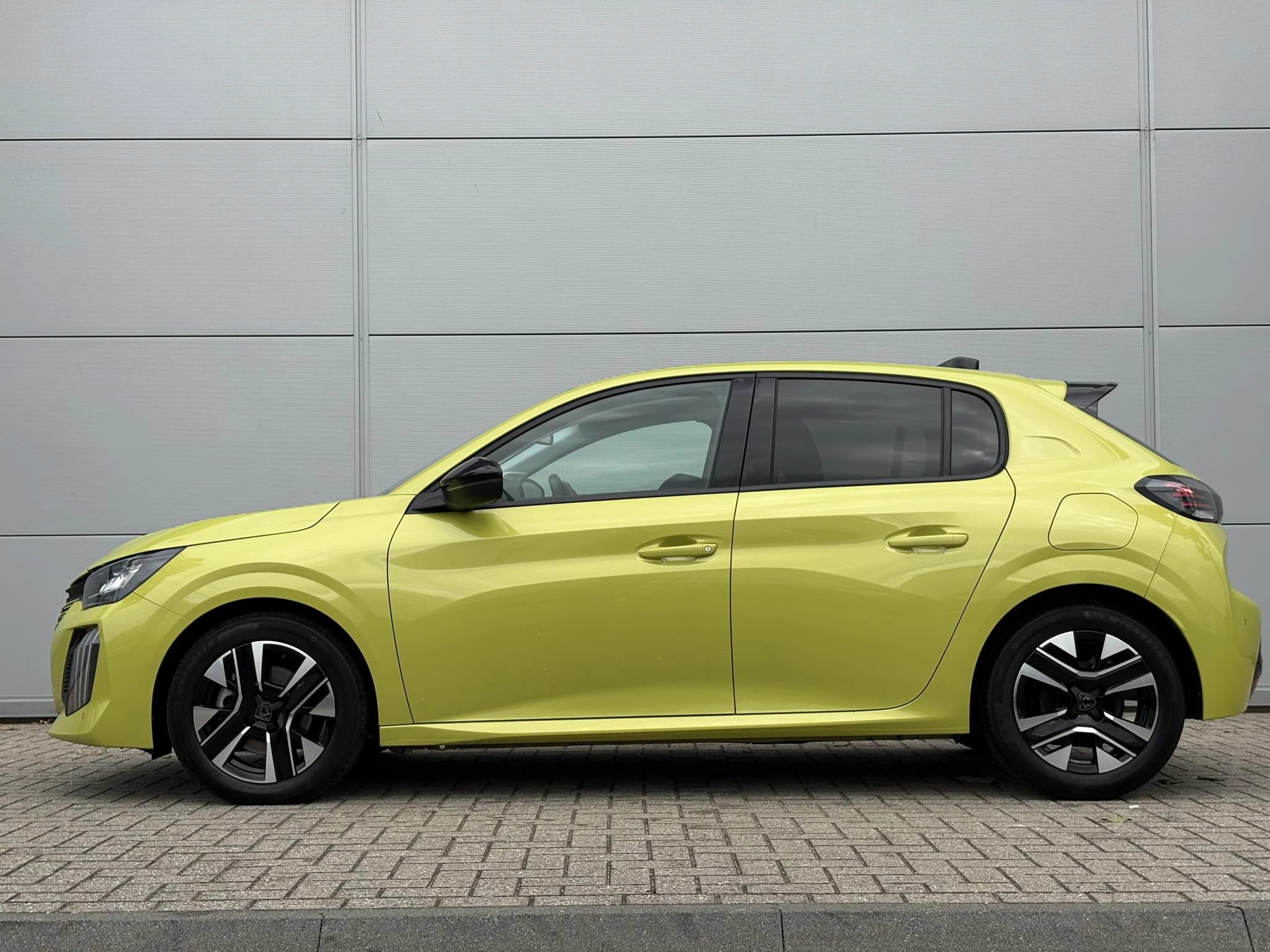 Peugeot-208-image-2