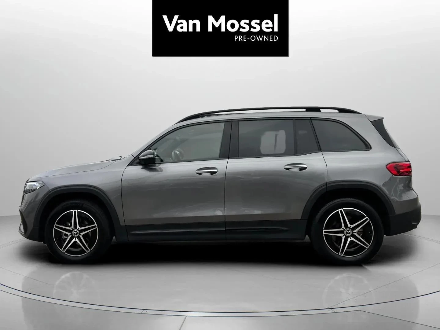 Mercedes-Benz-EQB-image-7