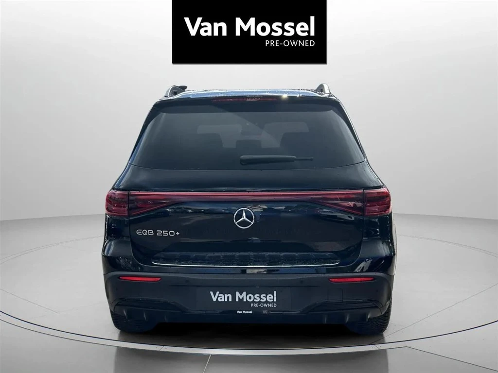 Mercedes-Benz-EQB-image-5