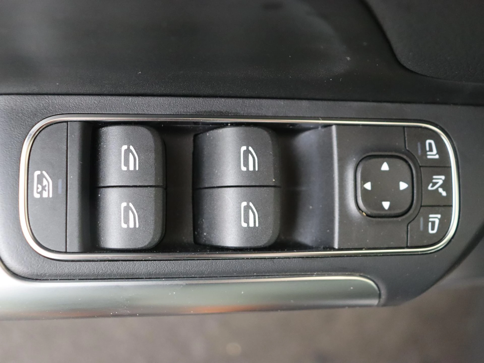 Mercedes-Benz-GLA-image-24