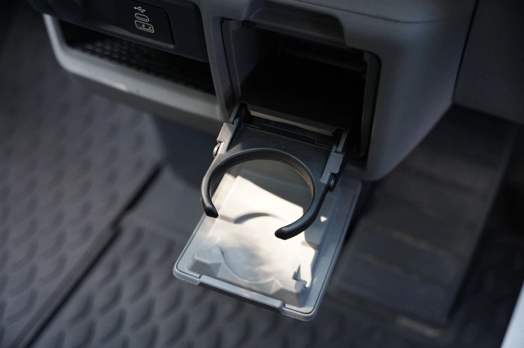 Volkswagen-Transporter-image-21