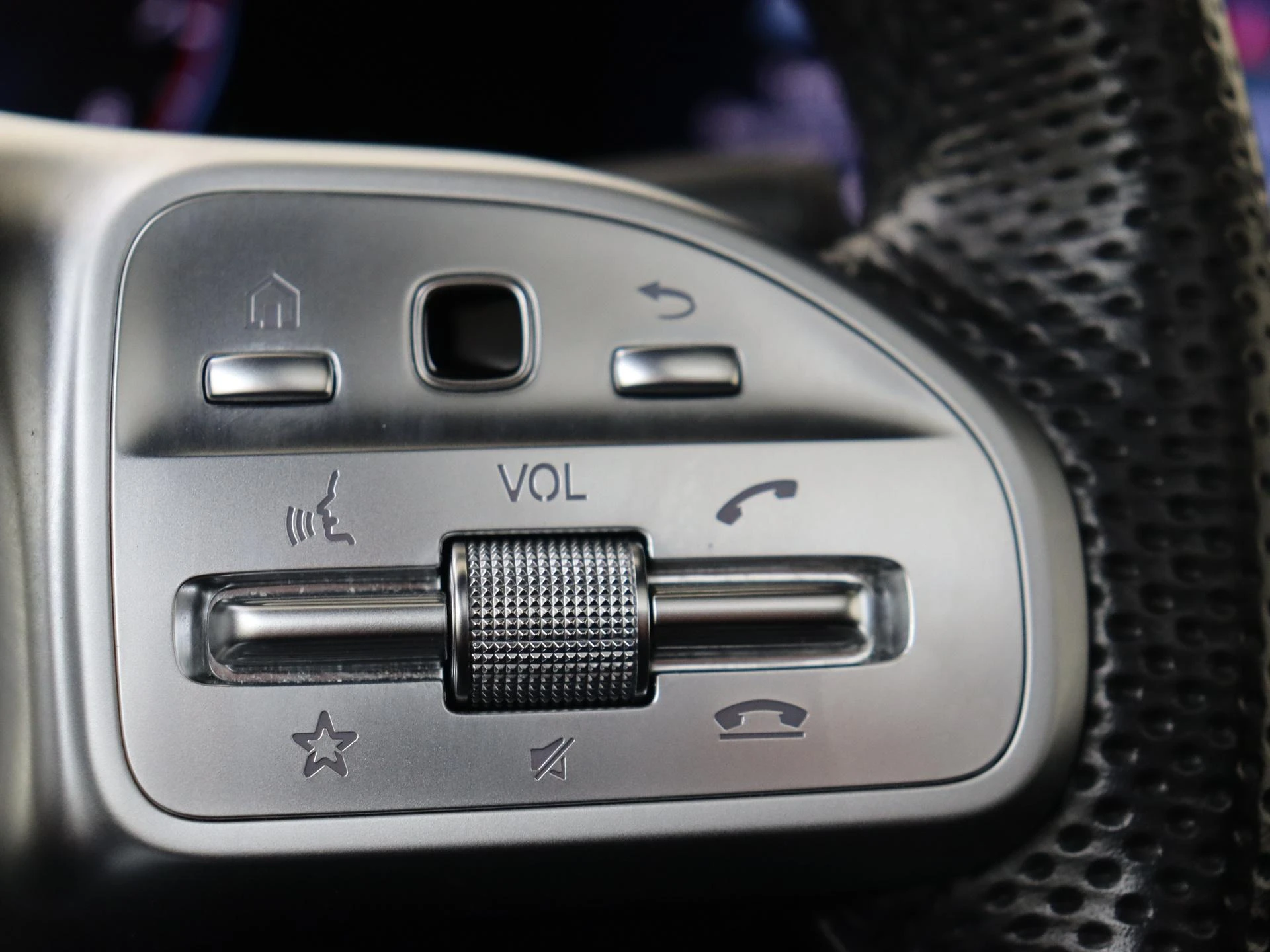 Mercedes-Benz-GLB-image-16