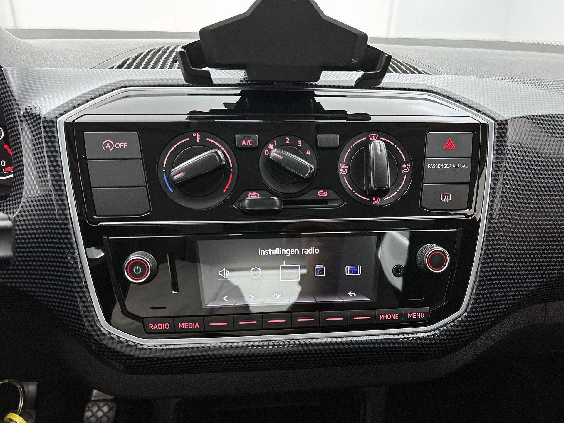 Volkswagen-up!-image-27