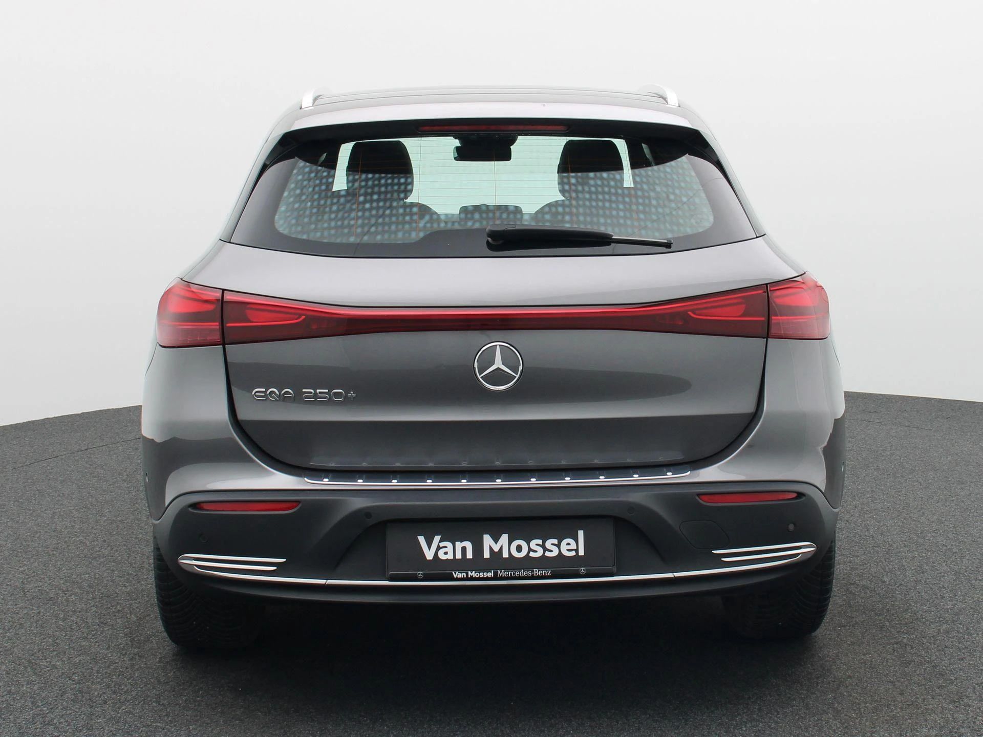 Mercedes-Benz-EQA-image-4