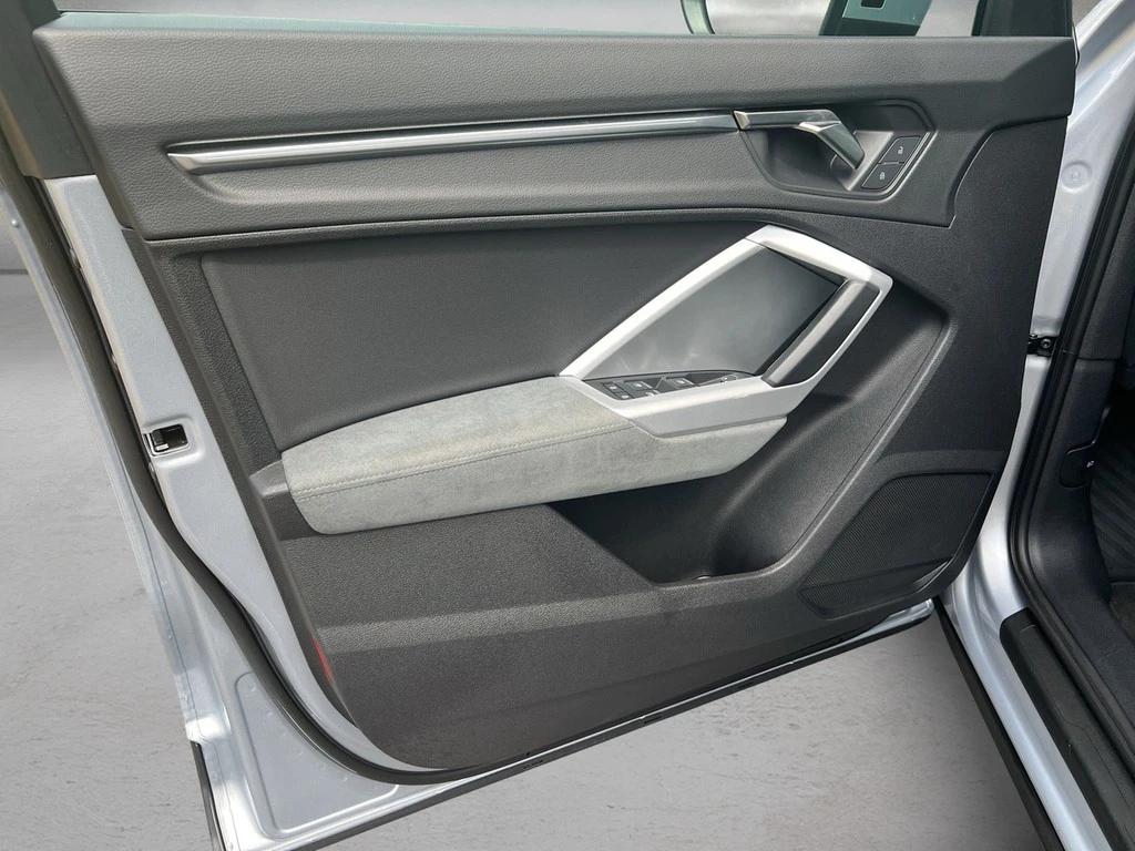 Audi Q3 35 TDI S tronic *Standhzg*LED*AHK*