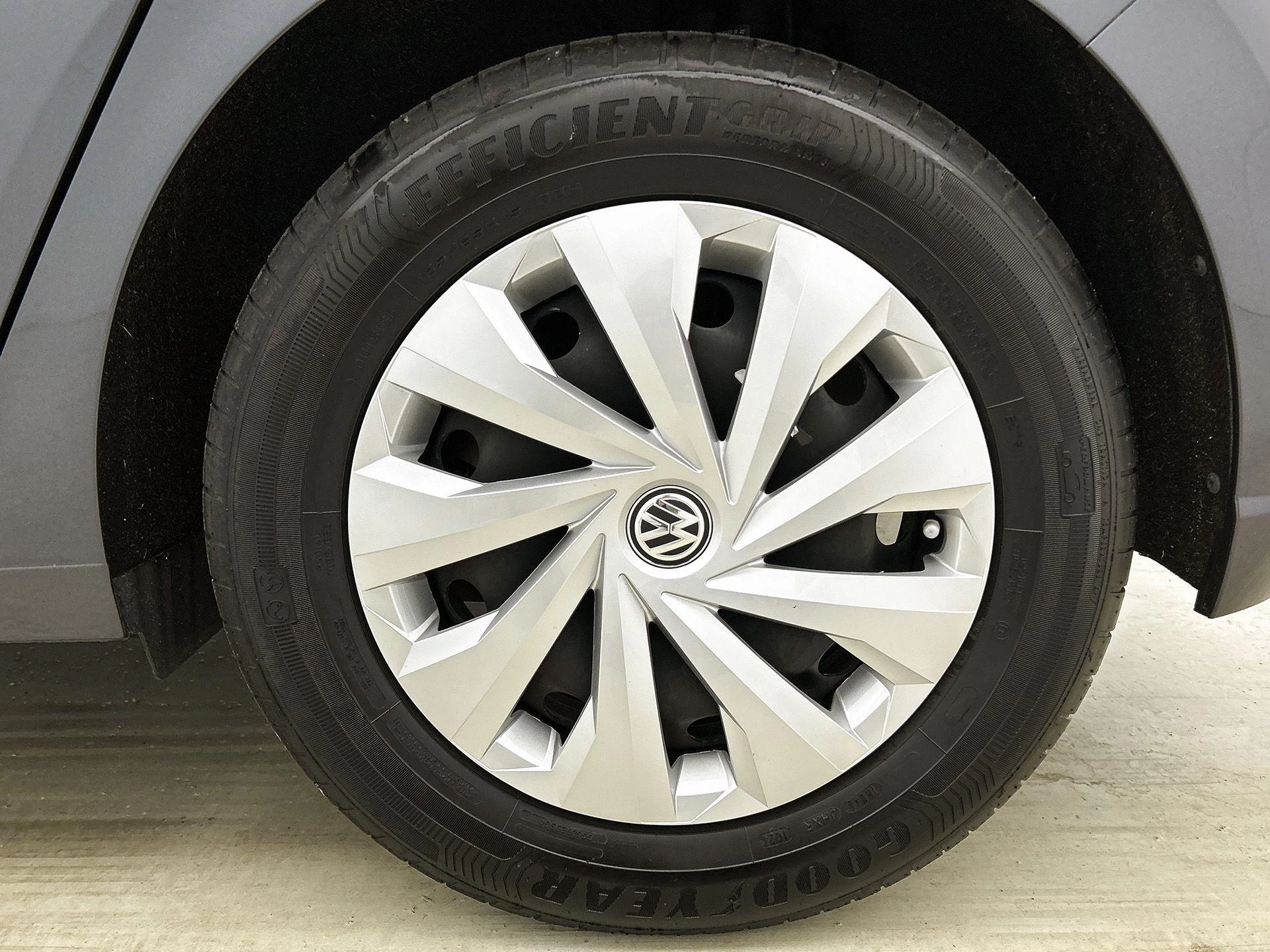 Volkswagen-Polo-image-27