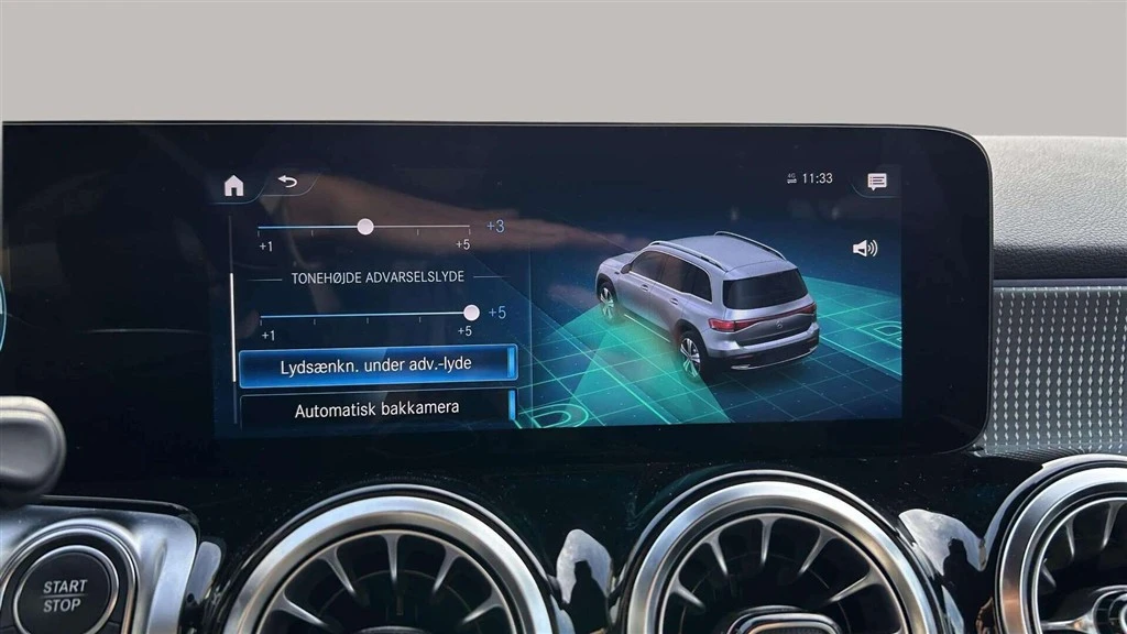 Mercedes-Benz-EQB-image-18