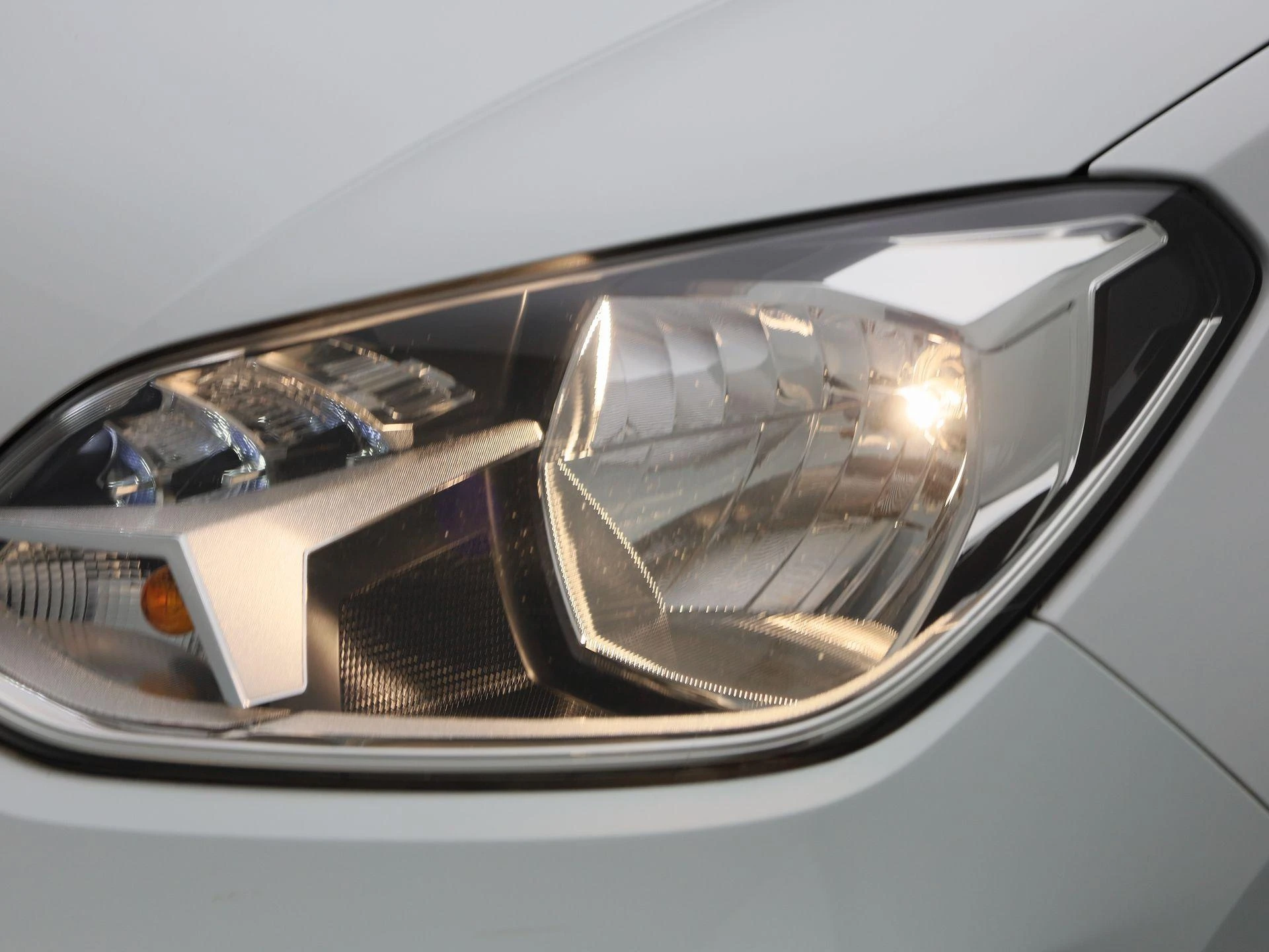 Volkswagen-up!-image-12