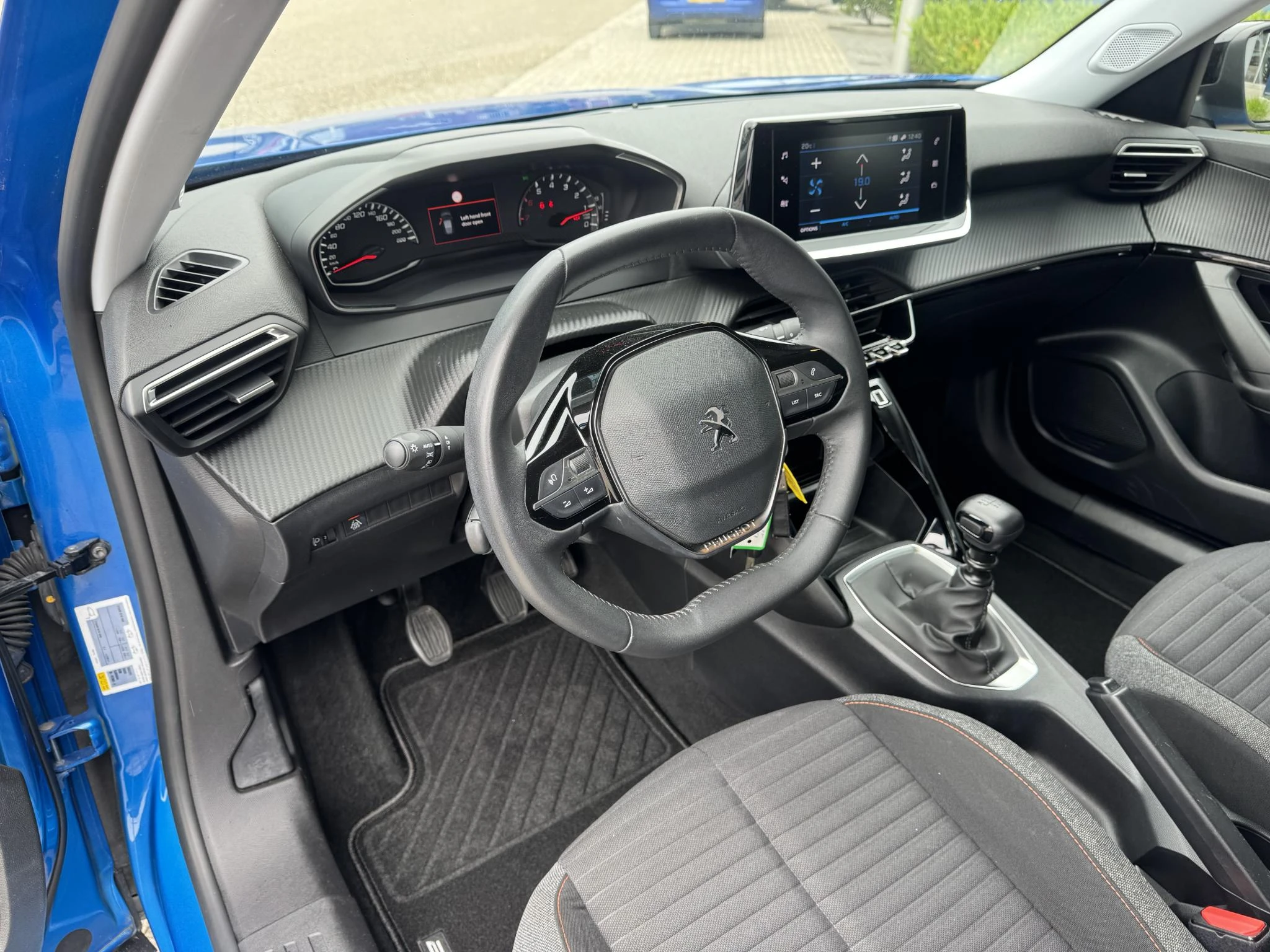 Peugeot-2008-image-17