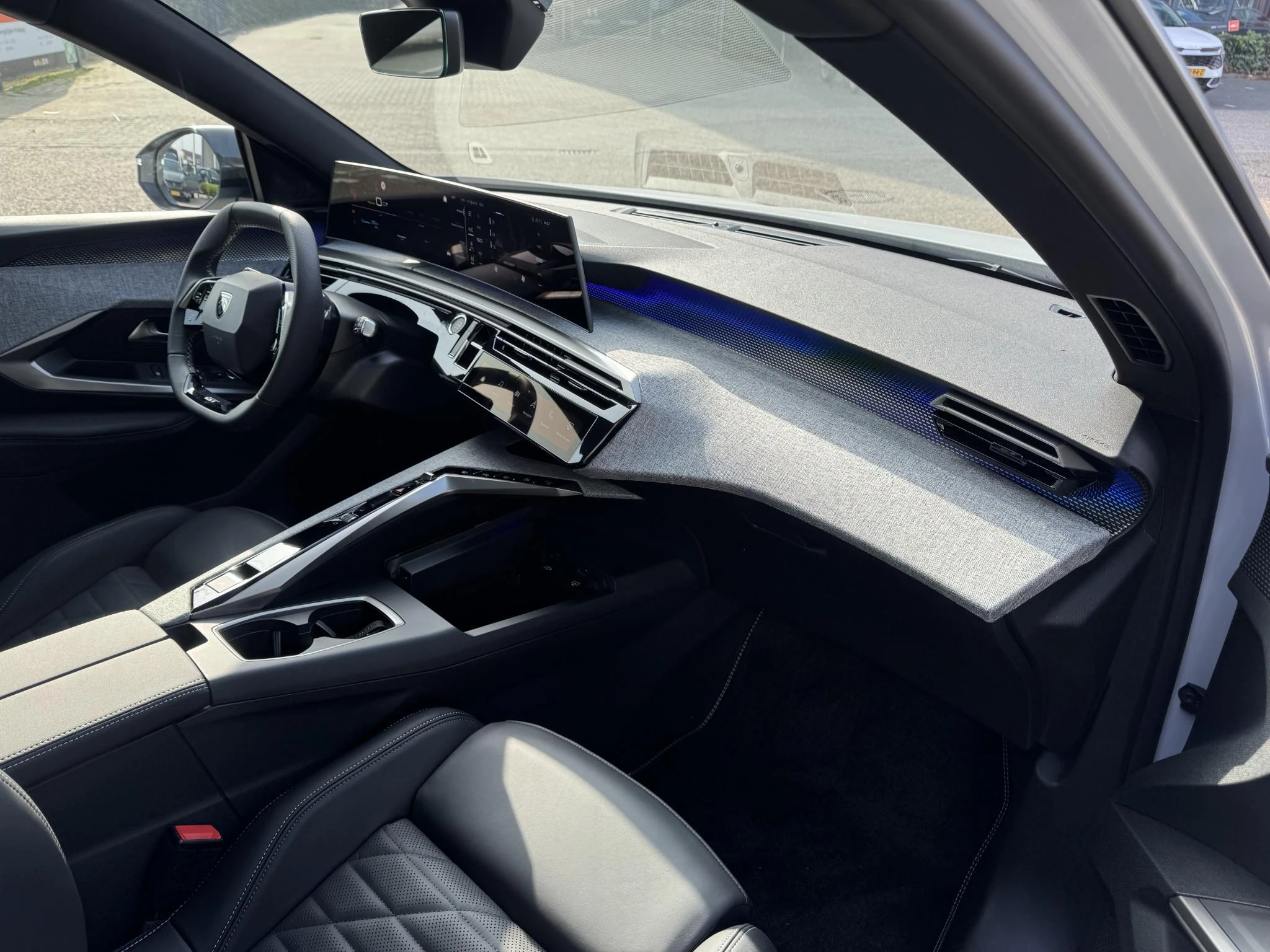 Peugeot-e-5008-image-4